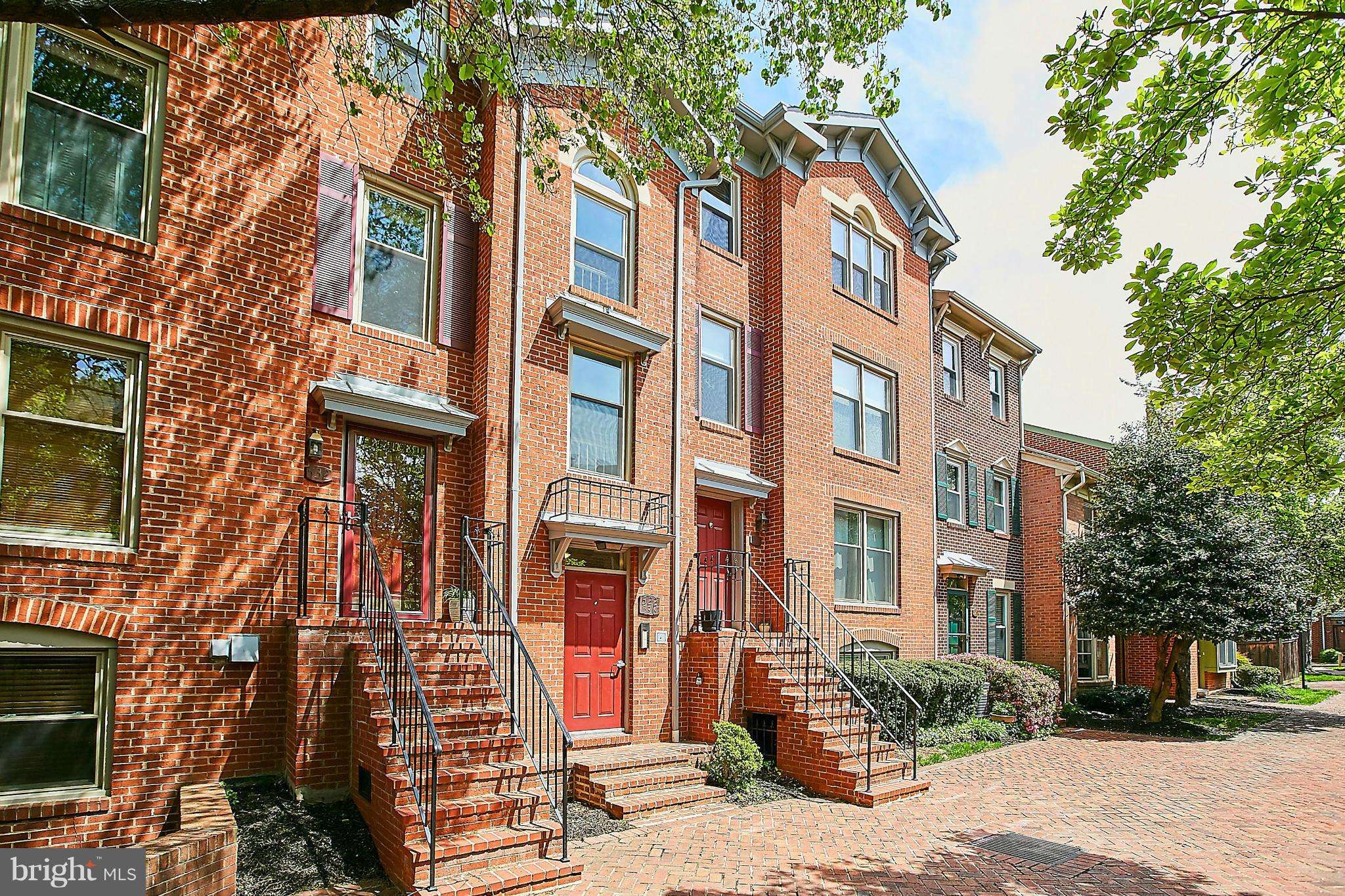 Alexandria, VA 22314,528 COLECROFT CT #4-8