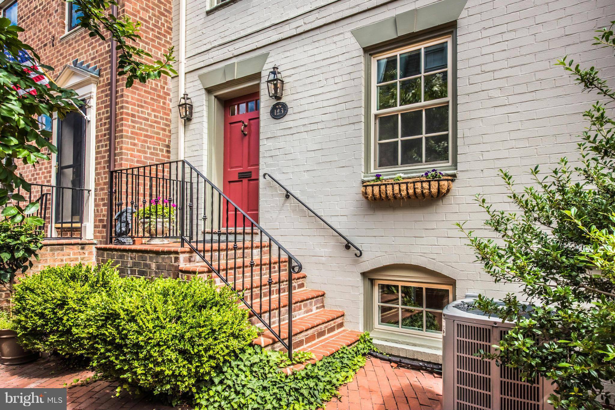 Alexandria, VA 22314,123 CAMERON MEWS