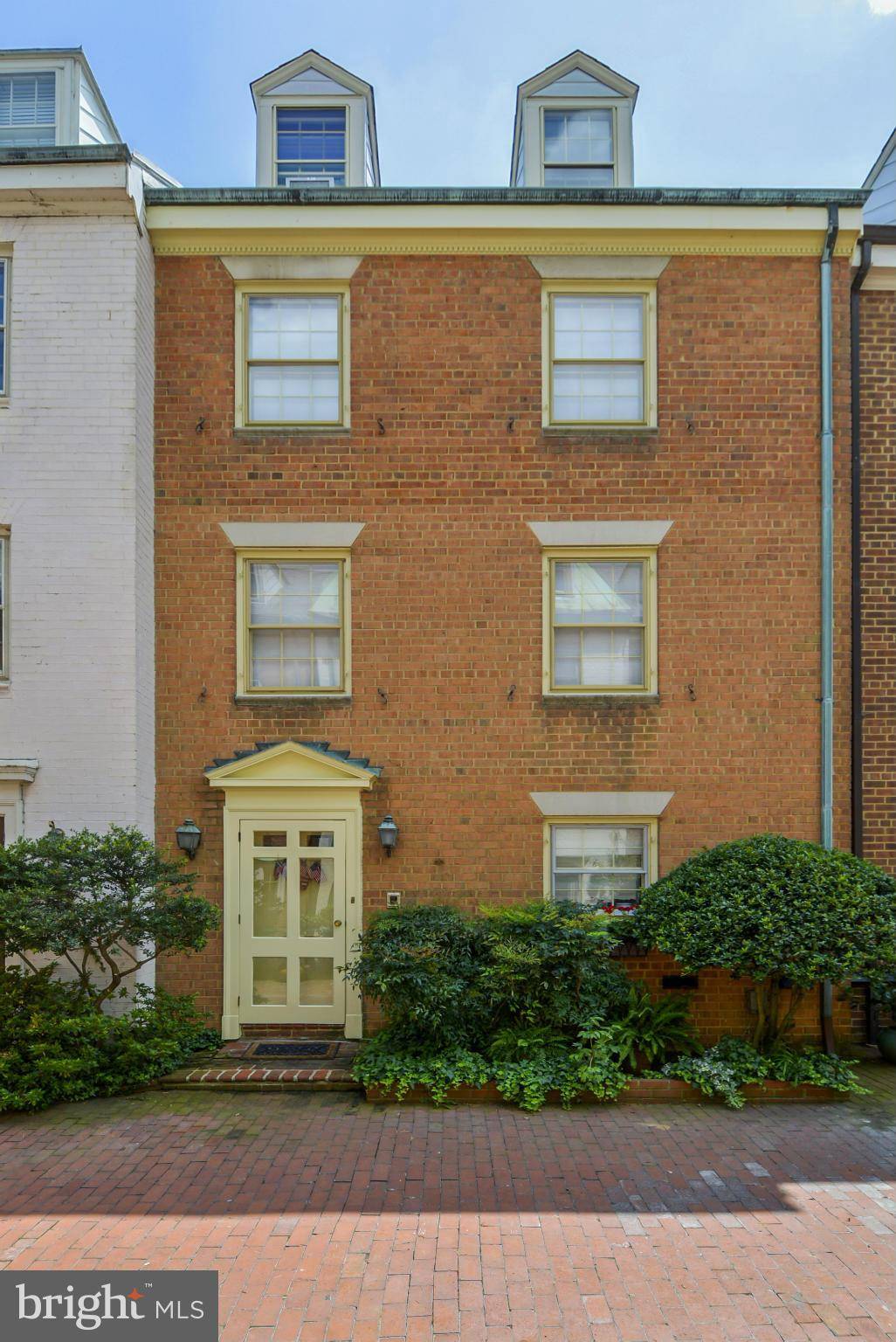 Alexandria, VA 22314,104 CAMERON MEWS