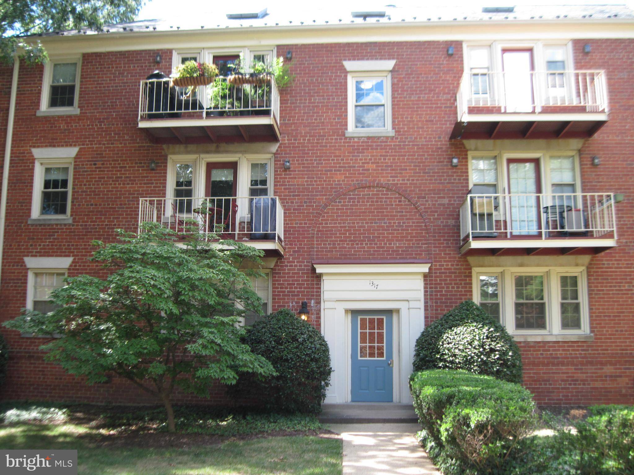 Alexandria, VA 22314,1317 ABINGDON DR #6