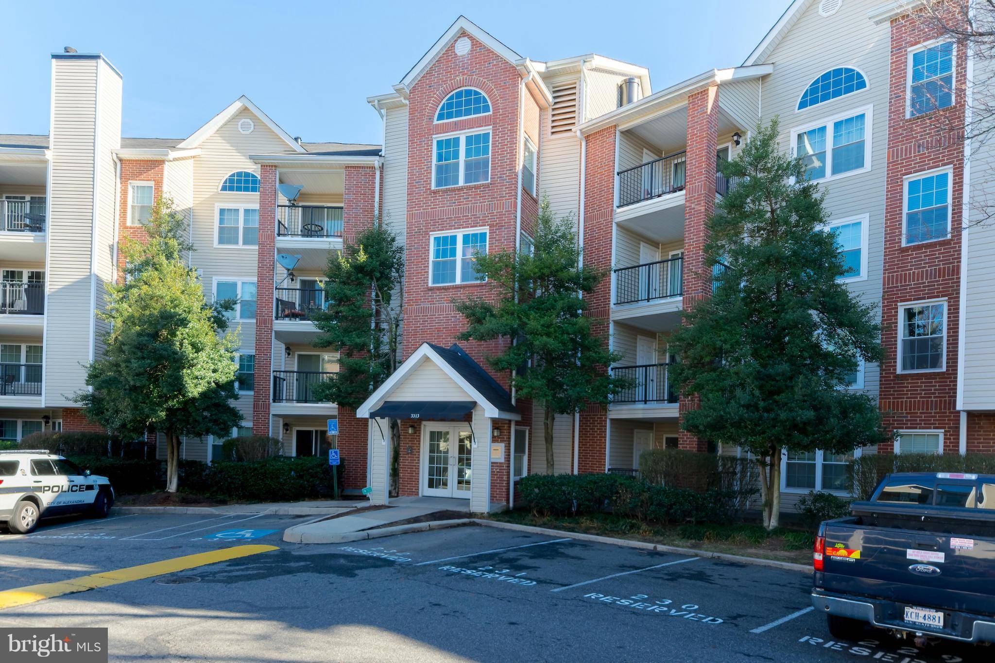 Alexandria, VA 22302,3313 WYNDHAM CIR #3217