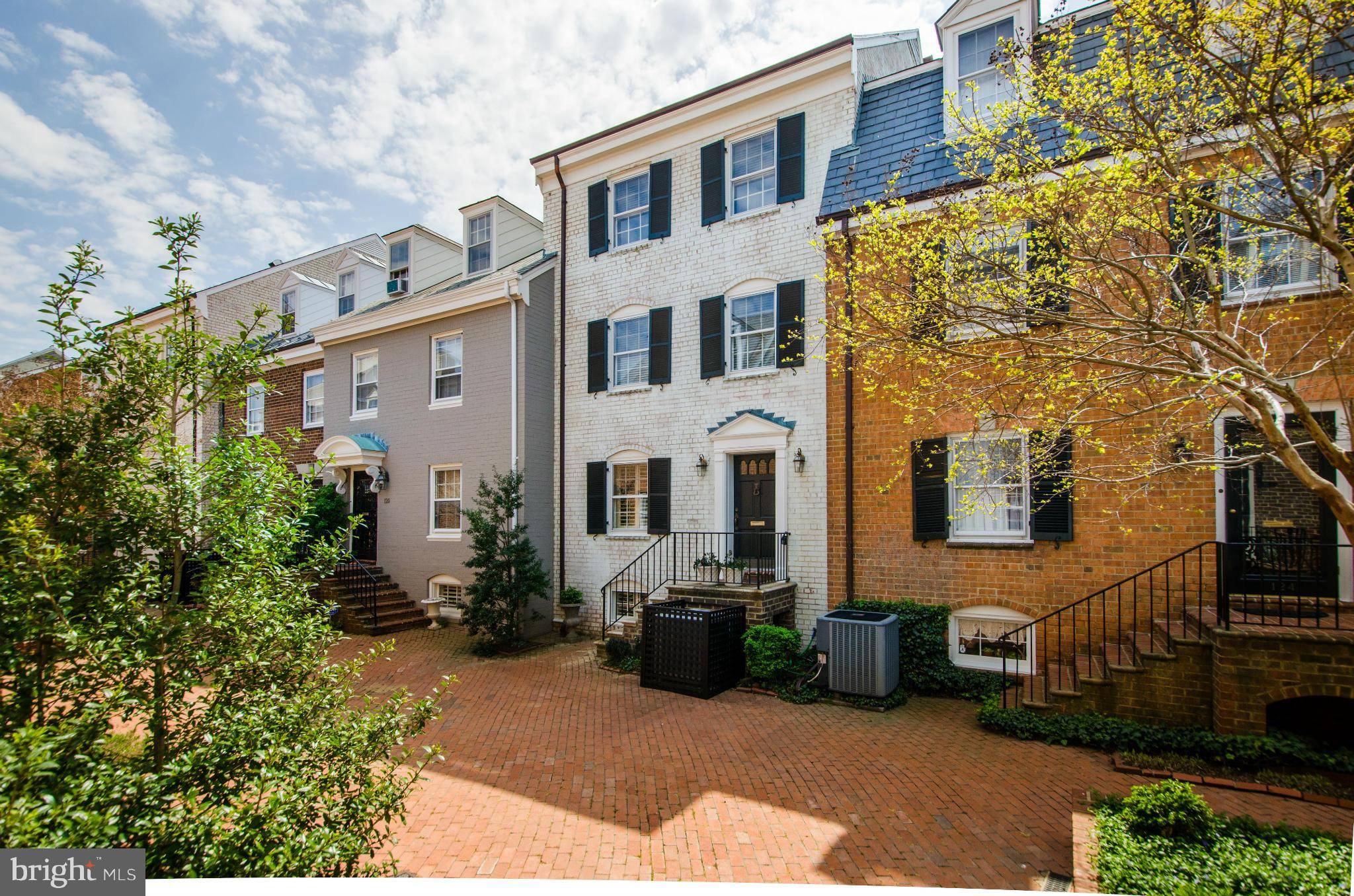 Alexandria, VA 22314,122 CAMERON MEWS