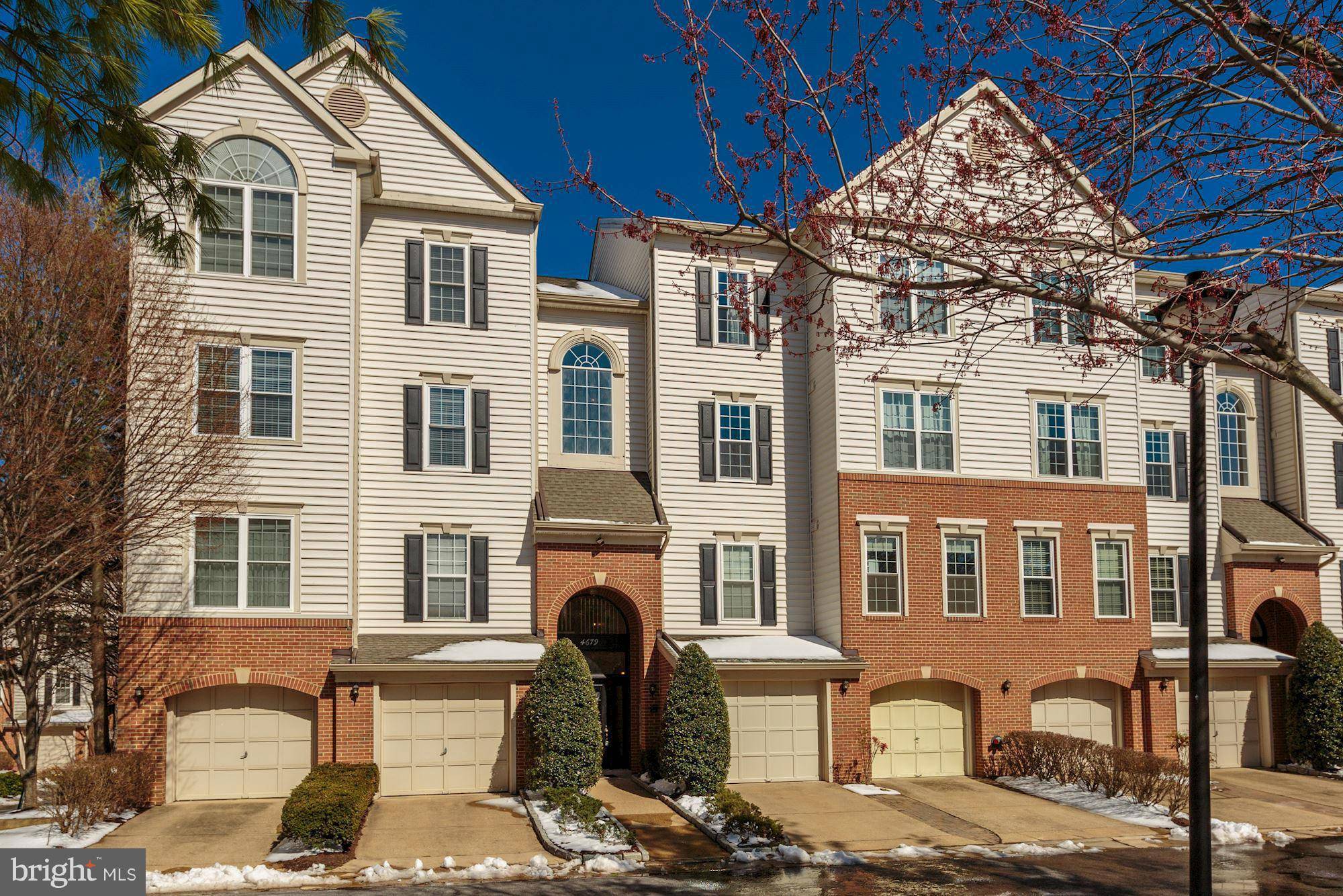 Alexandria, VA 22311,4679 LONGSTREET LN #201