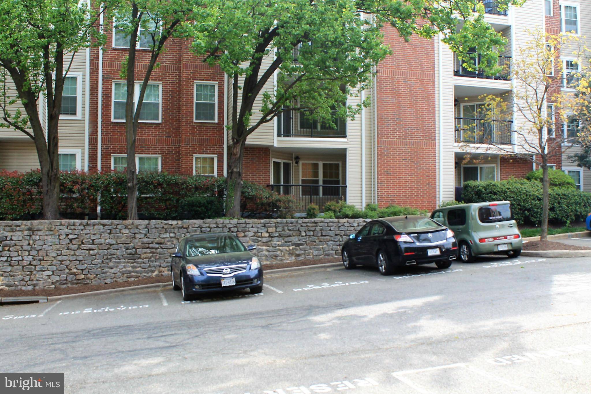 Alexandria, VA 22302,3313 WYNDHAM CIR #3210