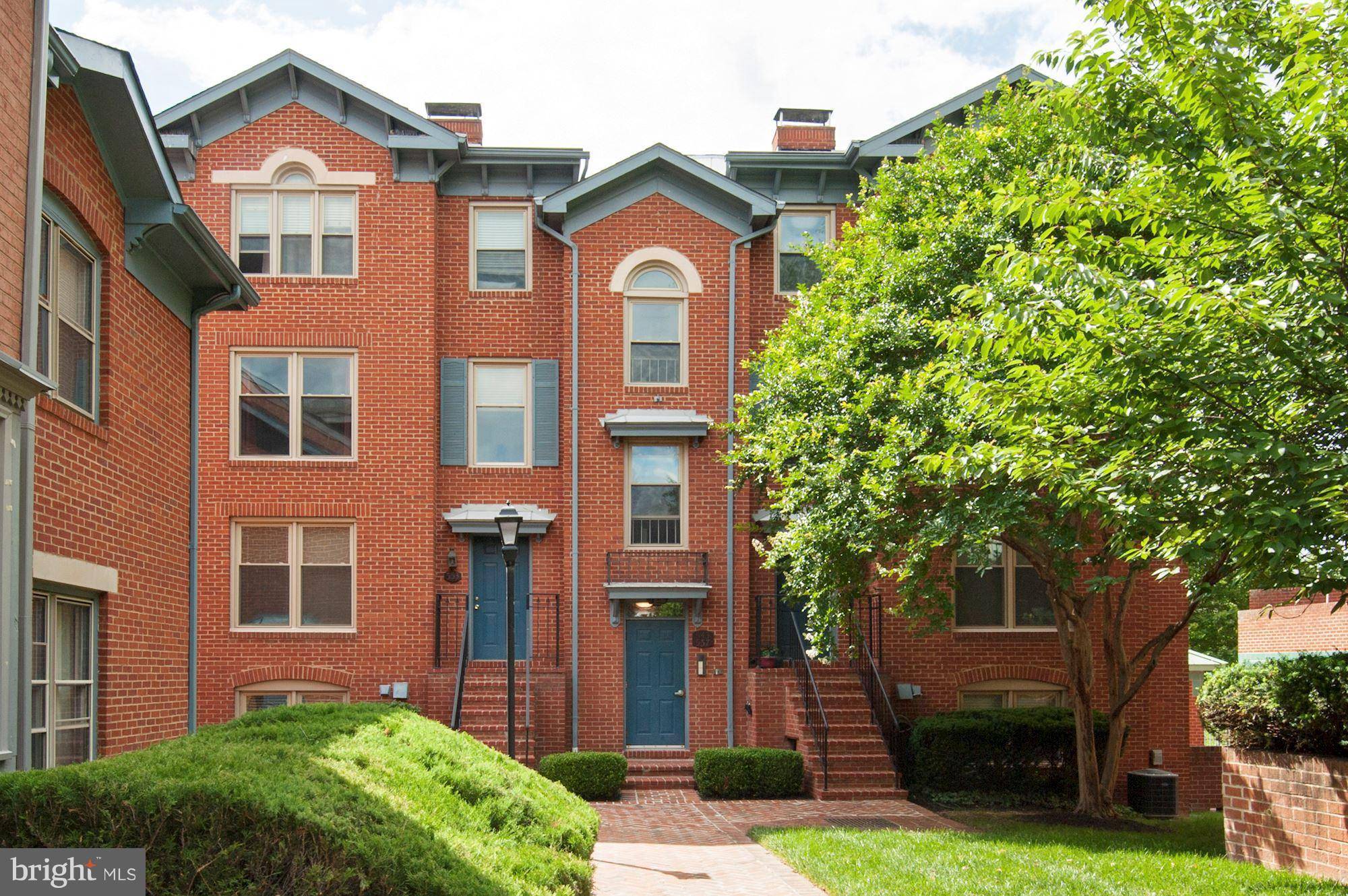 Alexandria, VA 22314,555 COLECROFT CT #5-5