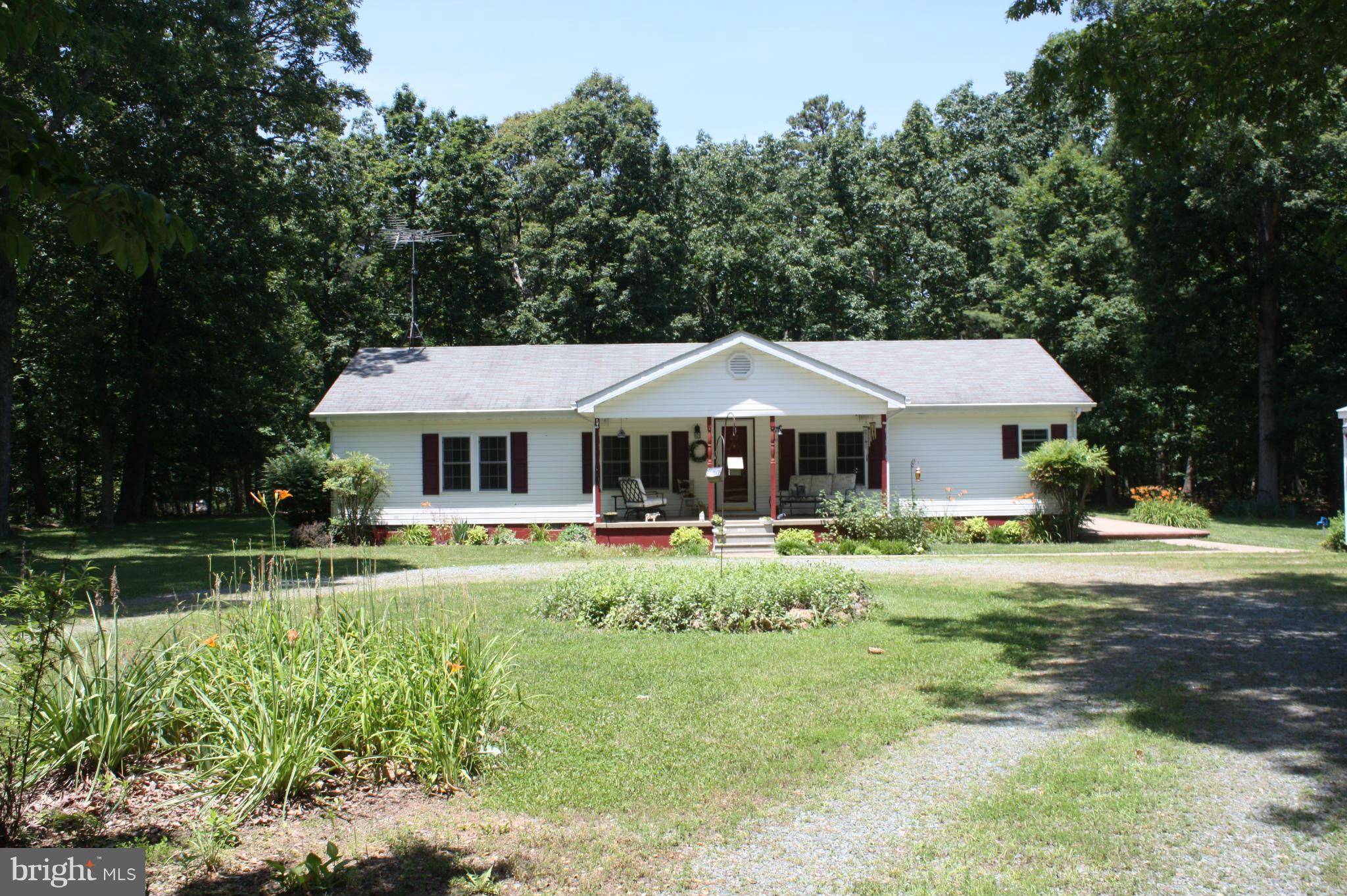 Louisa, VA 23093,812 HARRIS CREEK RD