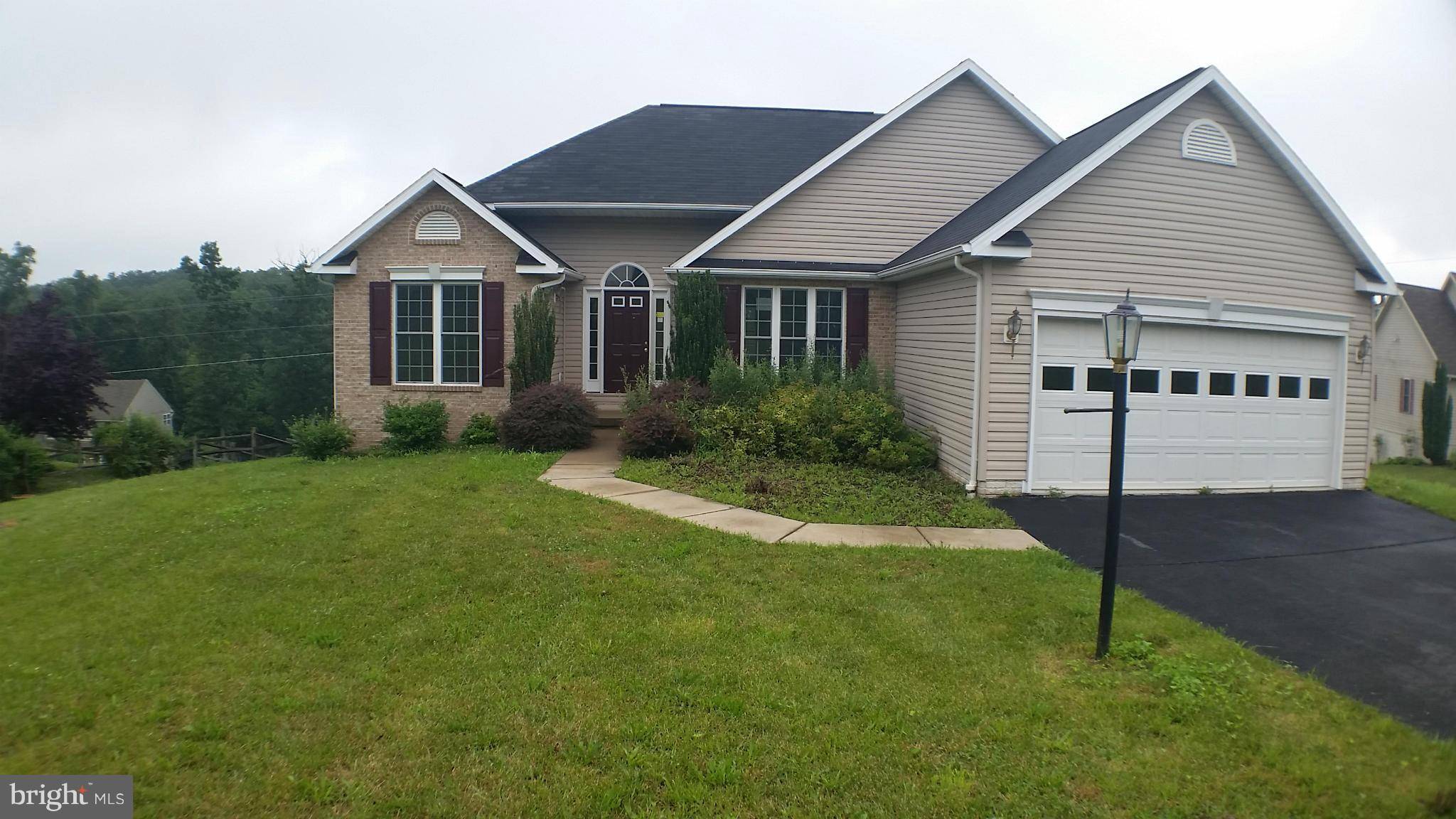 Falling Waters, WV 25419,33 LANSING CT