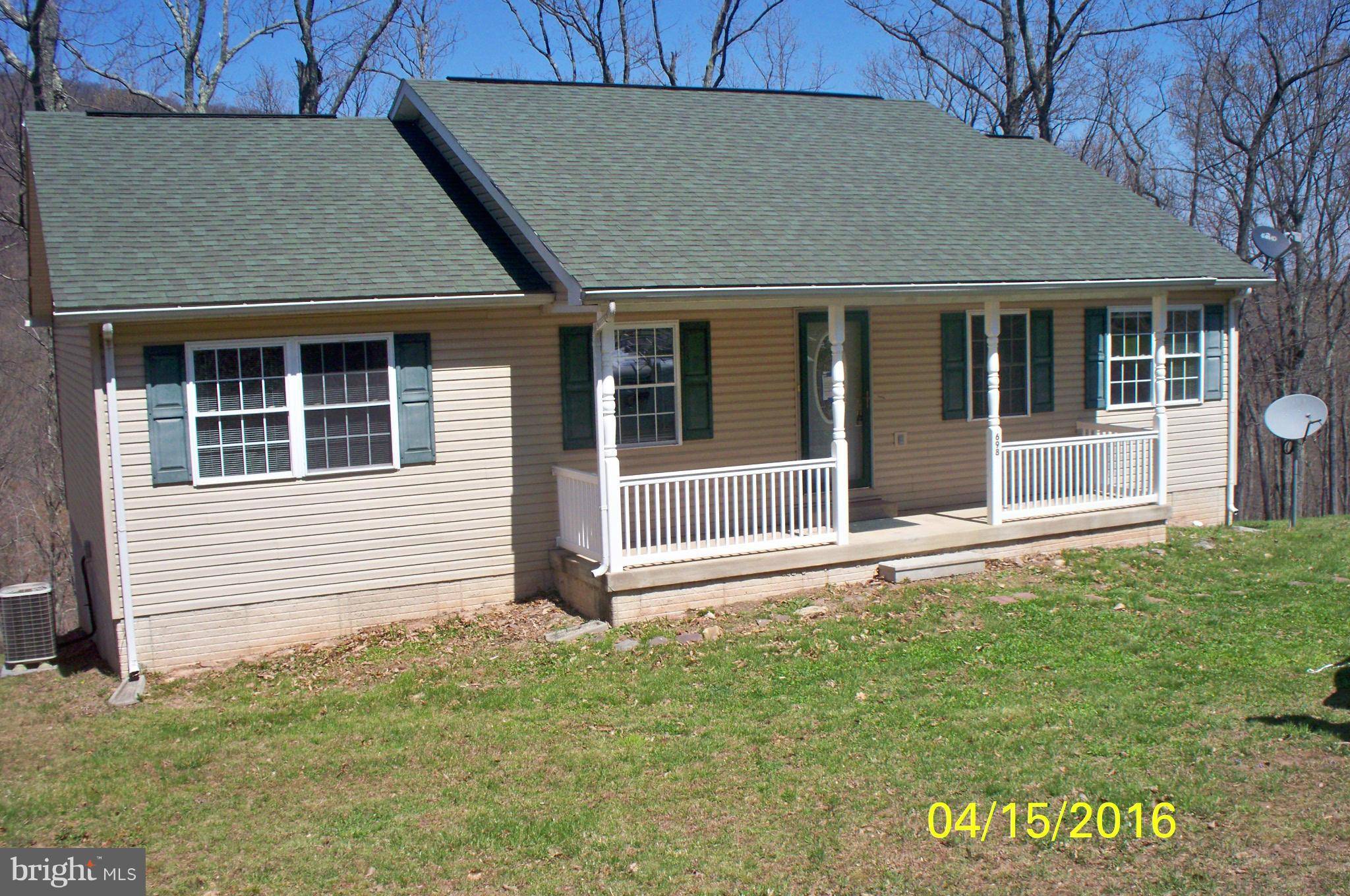 Hedgesville, WV 25427,698 PEE WEE LN