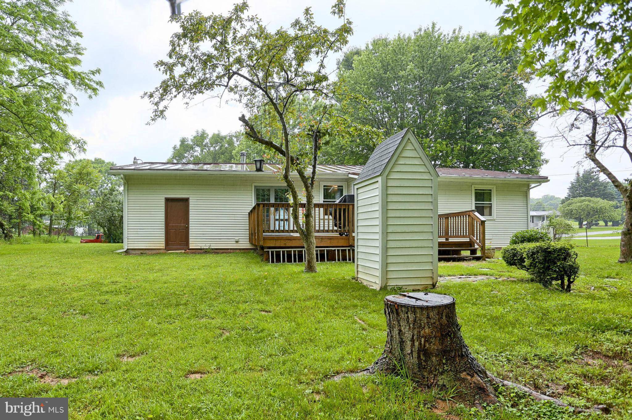 Falling Waters, WV 25419,132 LOCKHOUSE RD