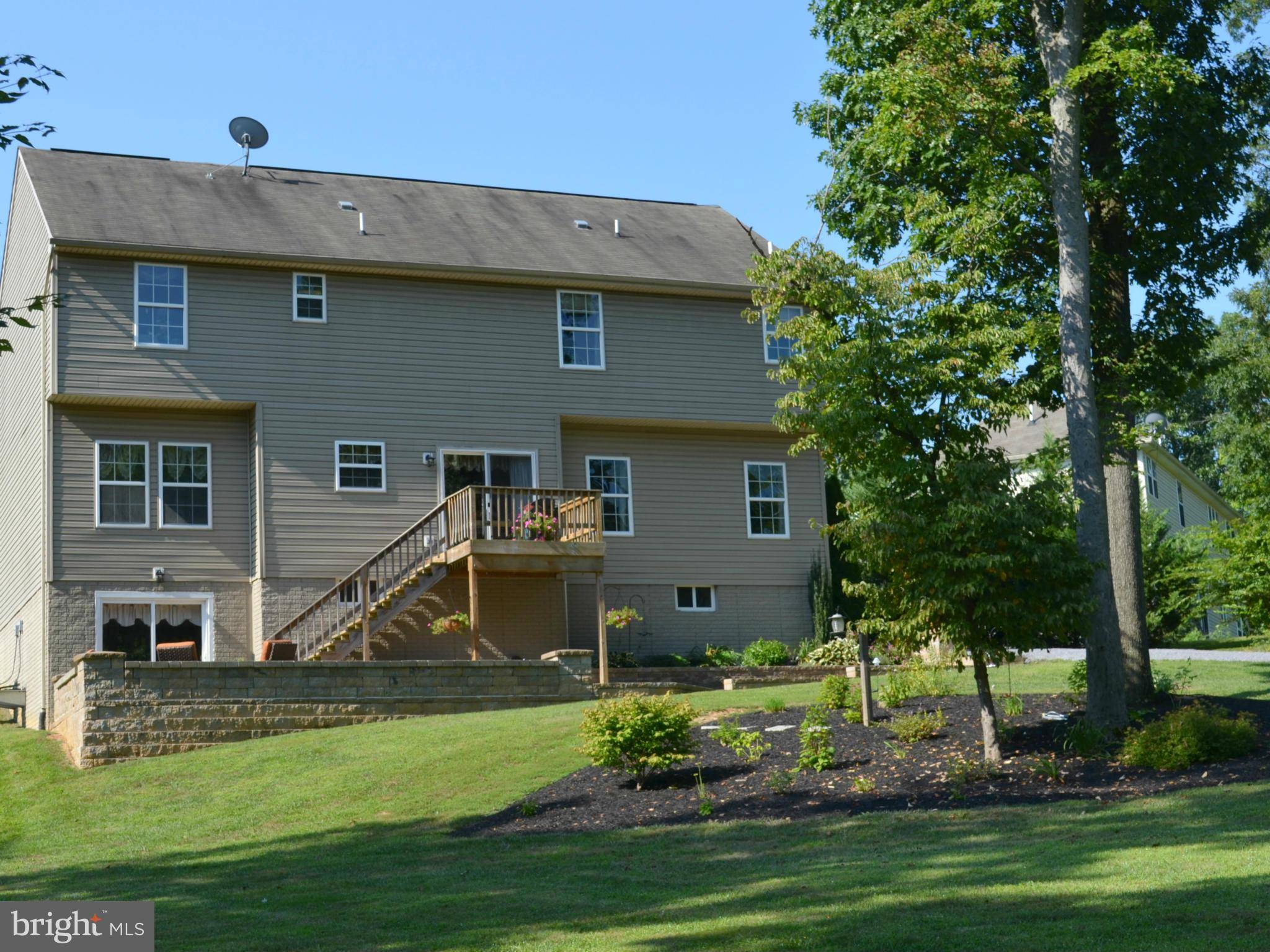 Falling Waters, WV 25419,337 DREWERY LN