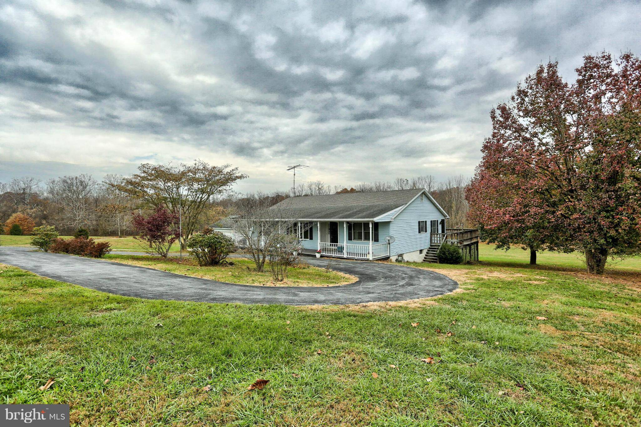 Falling Waters, WV 25419,1438 MACINTOSH DR