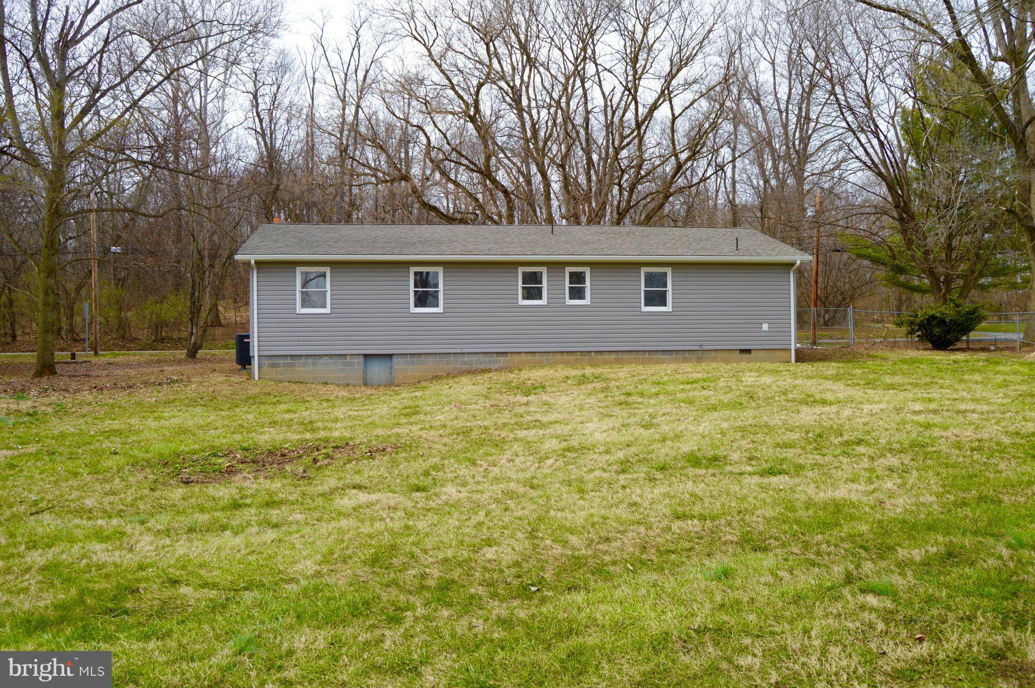 Bunker Hill, WV 25413,1058 HENSHAW RD