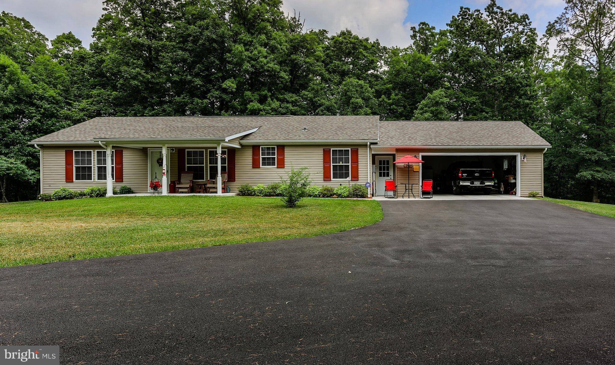 Hedgesville, WV 25427,1318 LOCUST GROVE RD