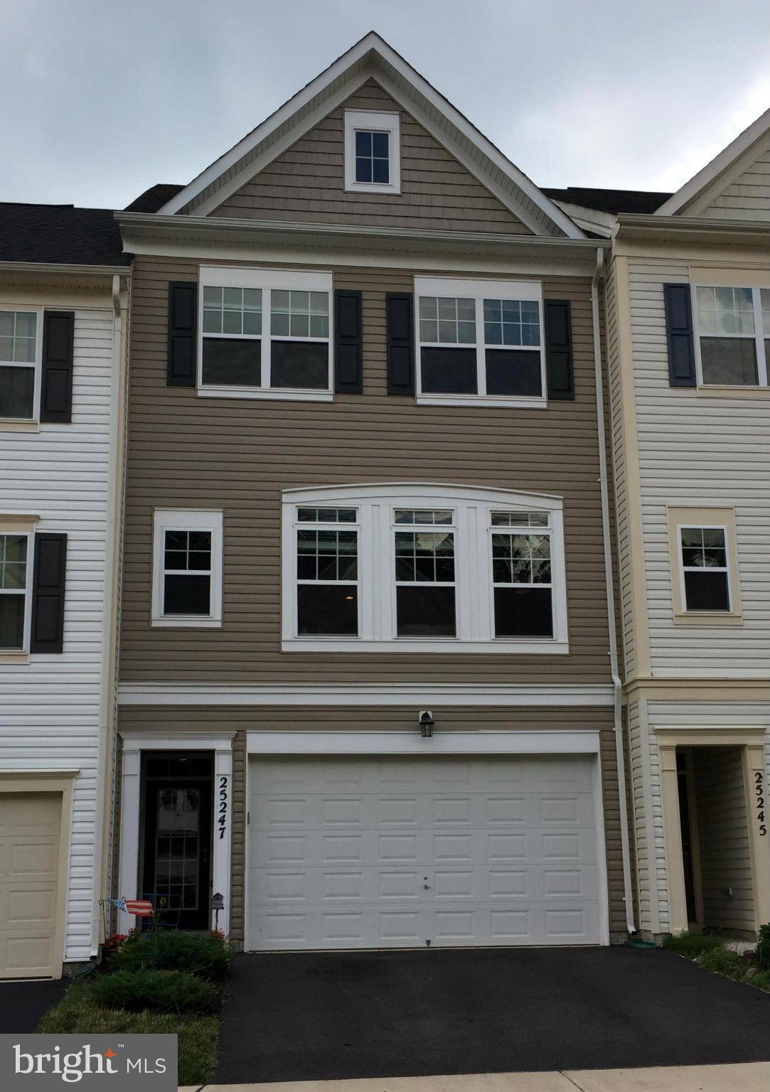 Chantilly, VA 20152,25247 DEMILTON TER