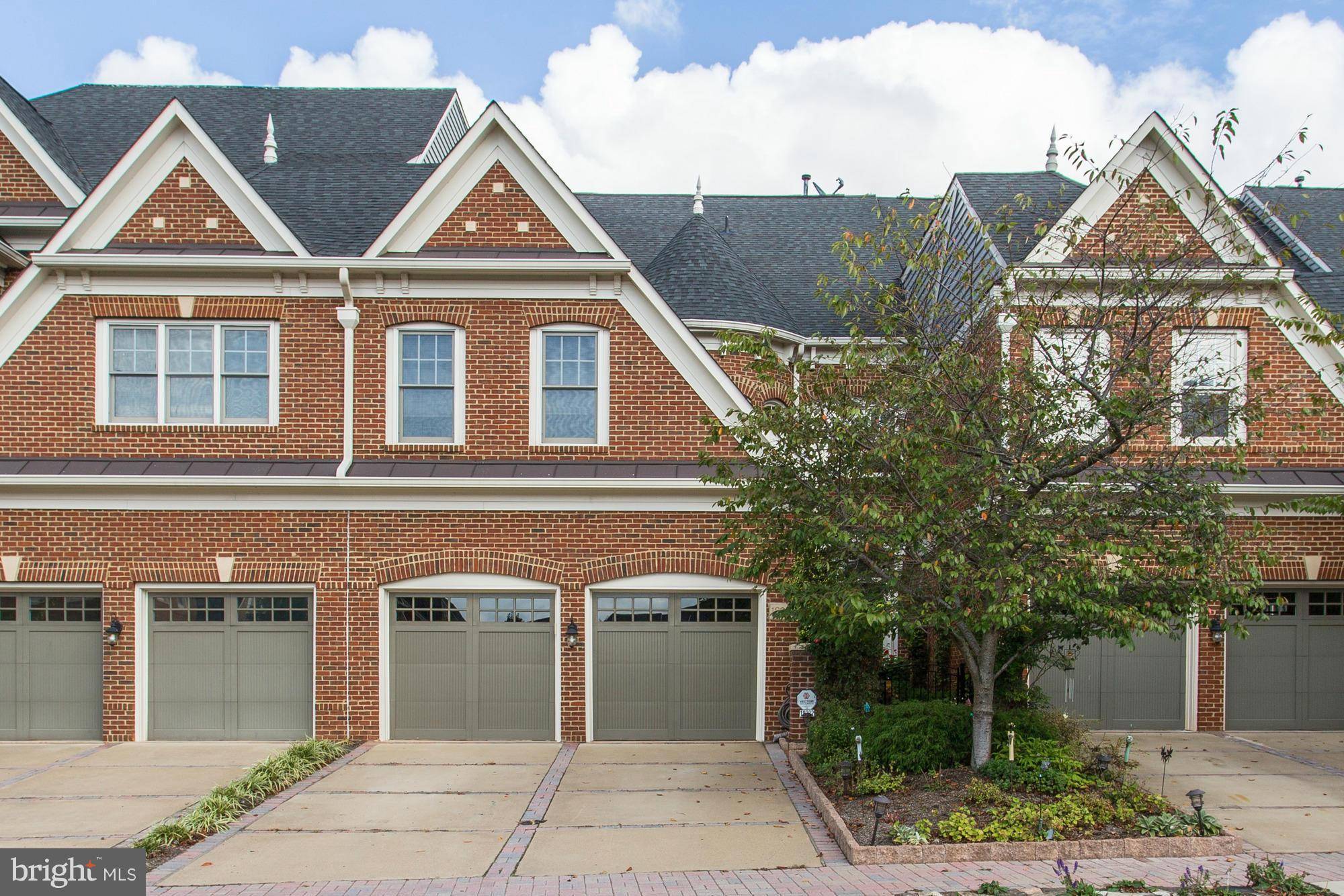 Leesburg, VA 20176,18322 FAIRWAY OAKS SQ