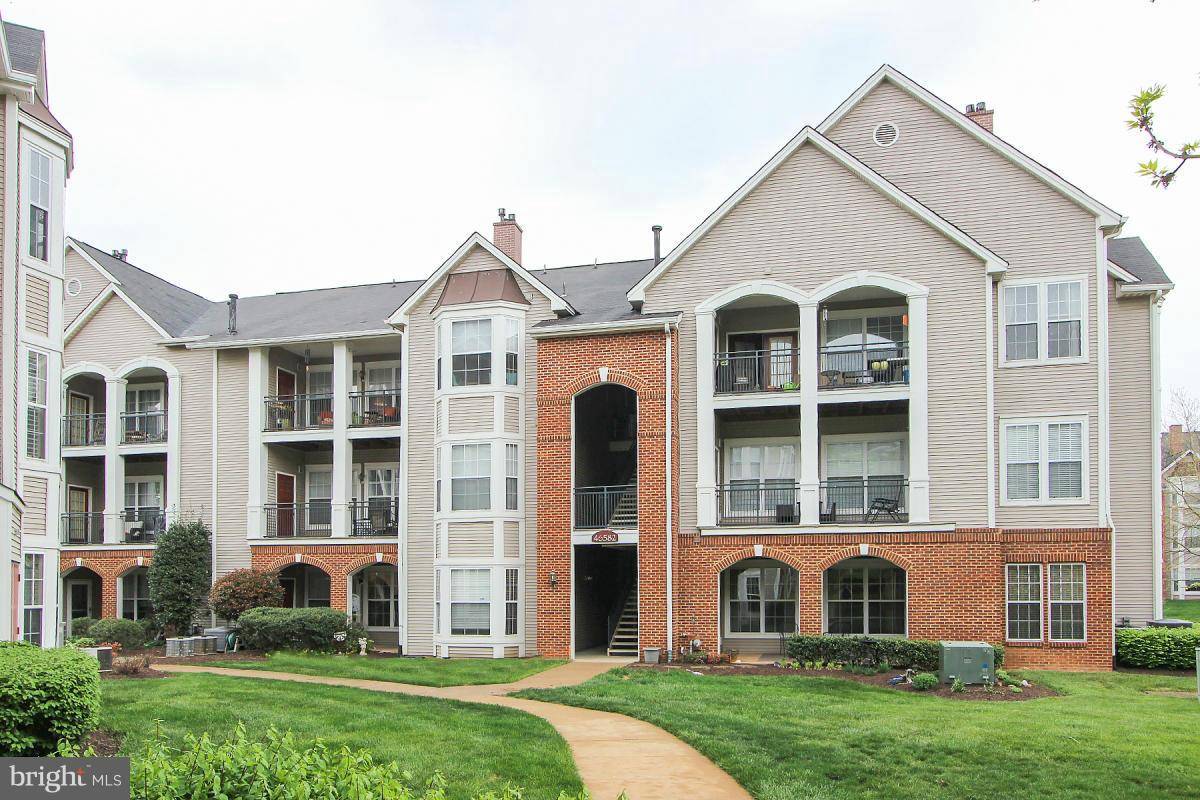 Potomac Falls, VA 20165,46582 DRYSDALE TER #300