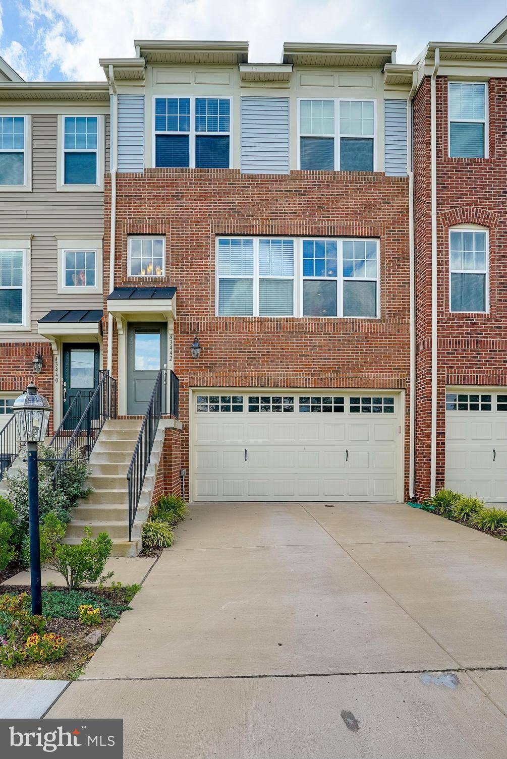 Chantilly, VA 20152,43442 HOPESTONE TER