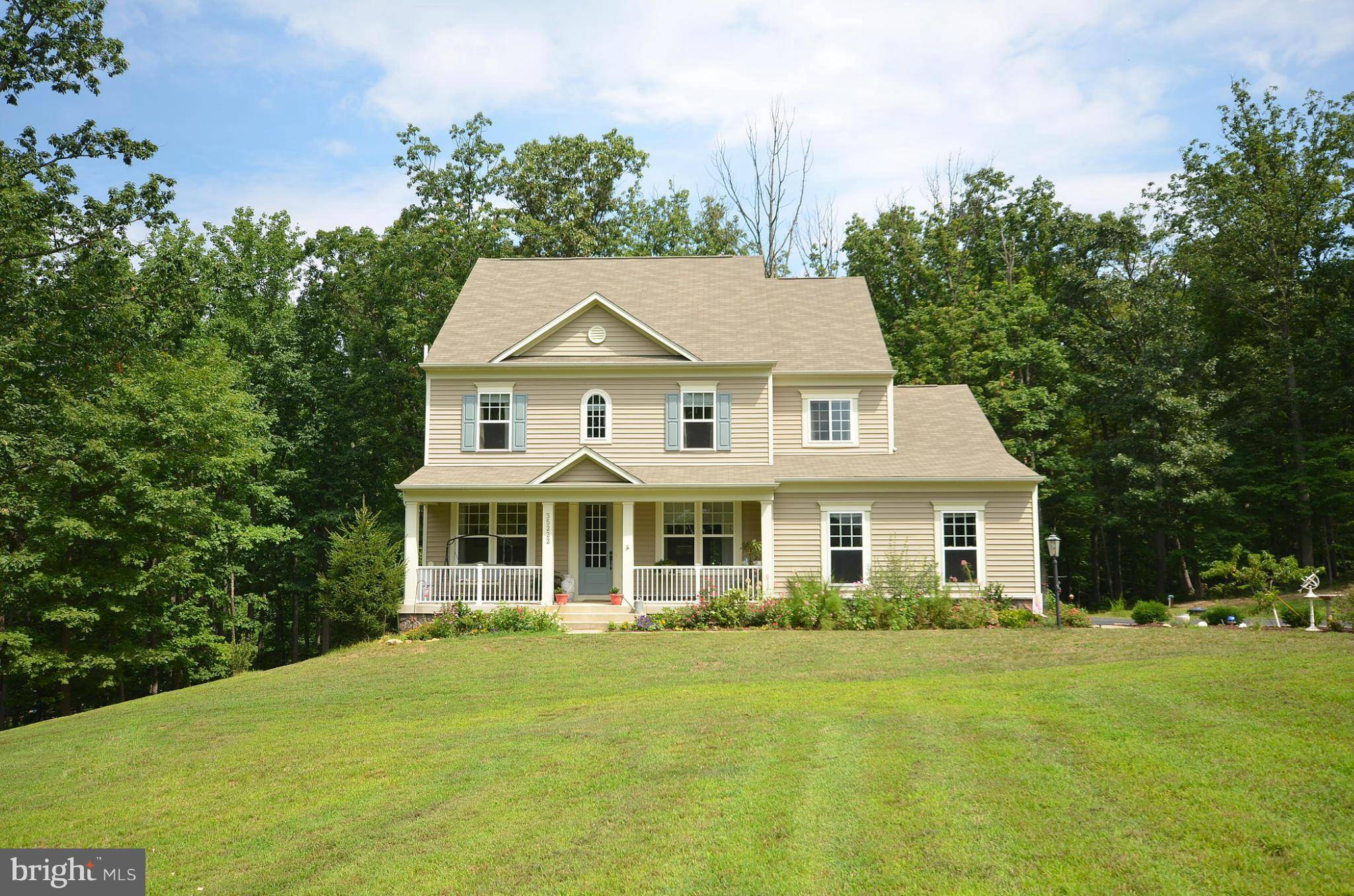 Round Hill, VA 20141,35222 ROUND KNOLL CT