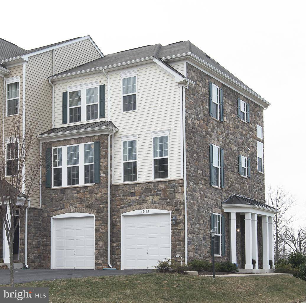 Ashburn, VA 20148,42442 GREAT HERON SQ