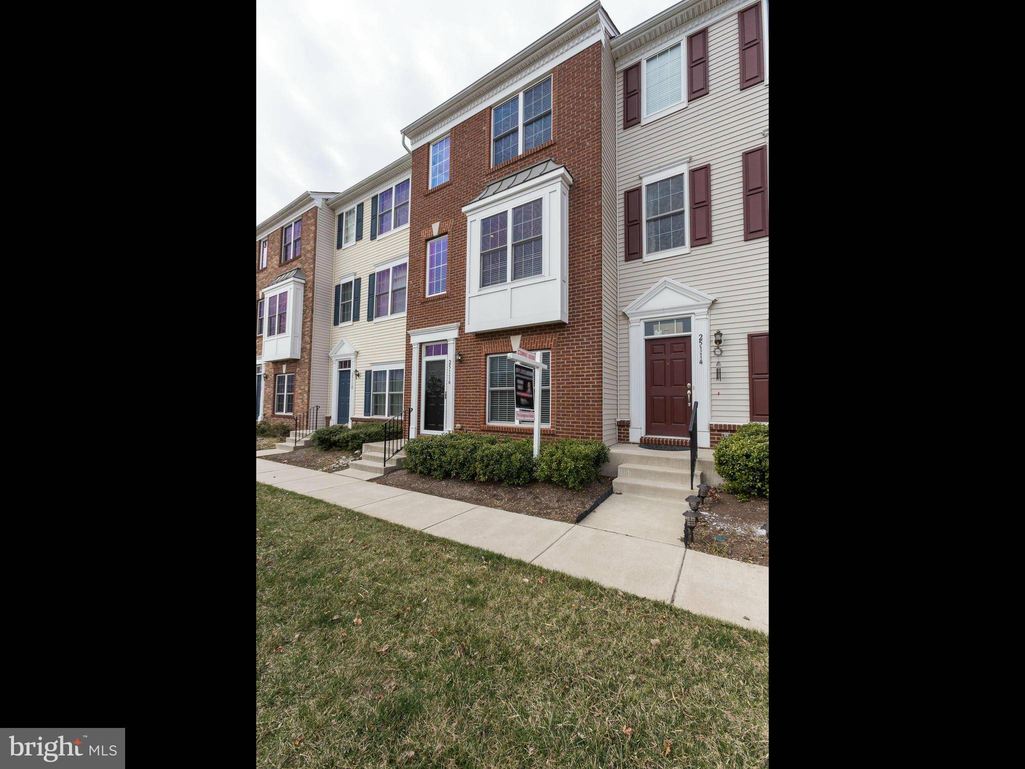 Chantilly, VA 20152,25116 LANGDON TER