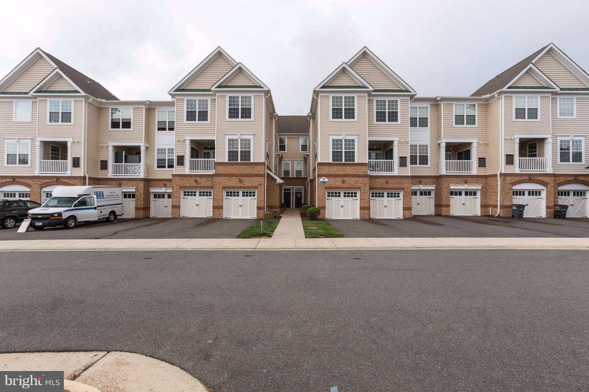 Ashburn, VA 20147,43371 LOCUST DALE TER #108