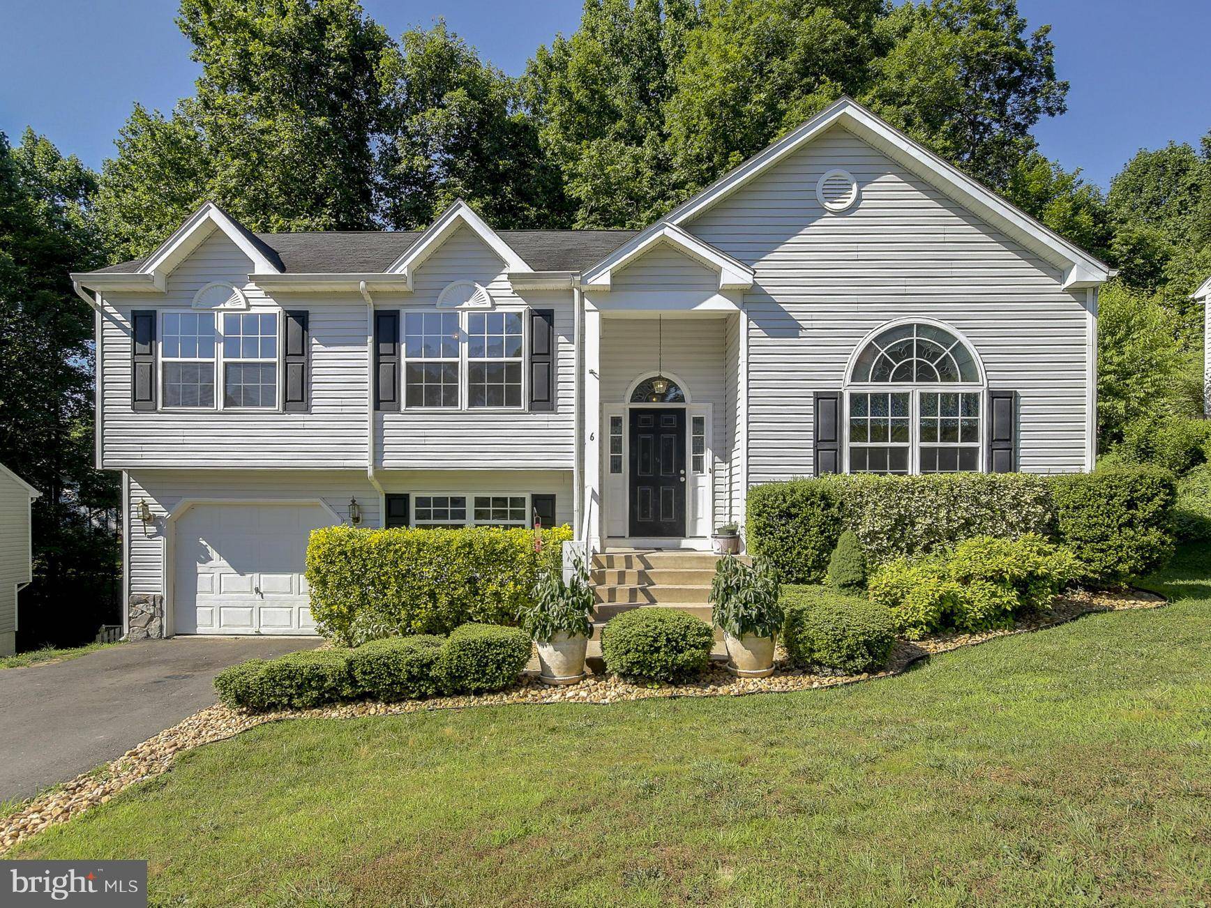 Fredericksburg, VA 22405,6 EBONY CT