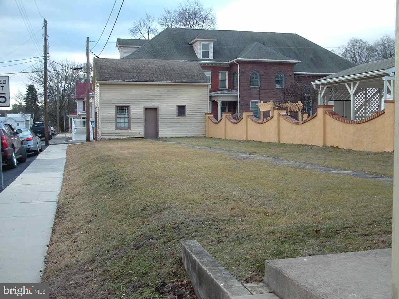 New Bloomfield, PA 17068,24 S CARLISLE ST