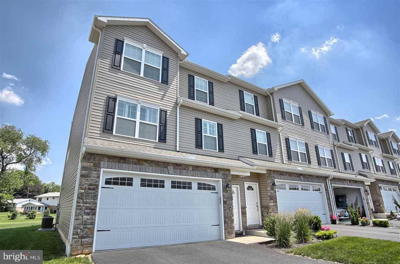 Mechanicsburg, PA 17055,818 SPRING ROCK CT