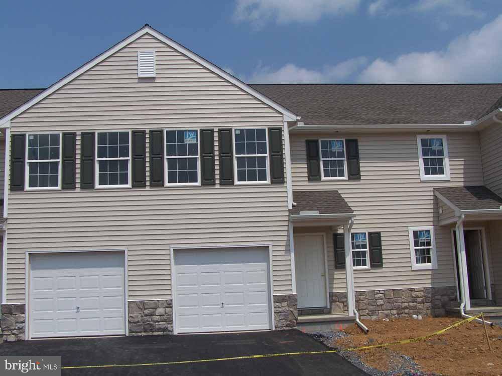 Palmyra, PA 17078,215 S VILLAGE CIR #174