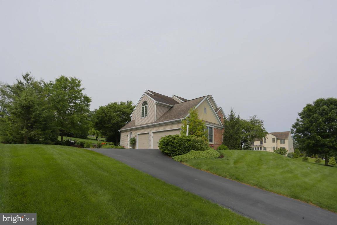 Lancaster, PA 17601,2110 MEADOW RIDGE DR