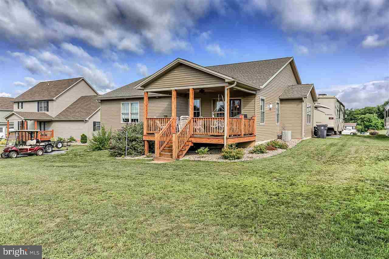 Shippensburg, PA 17257,276 PIN OAK LN