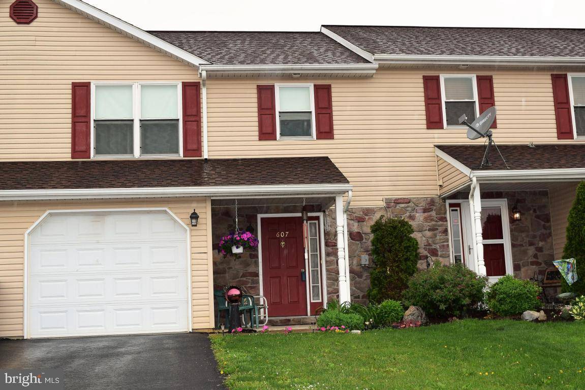 New Holland, PA 17557,607 SUNFLOWER ST