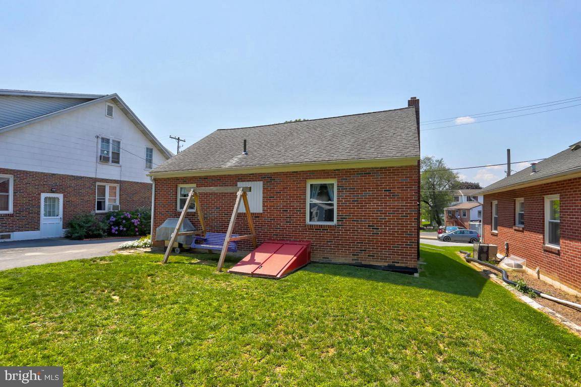 Ephrata, PA 17522,12 E ORANGE ST