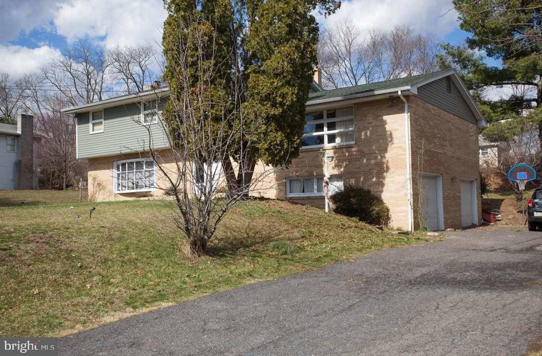 Harrisburg, PA 17110,1402 REGENCY CIR