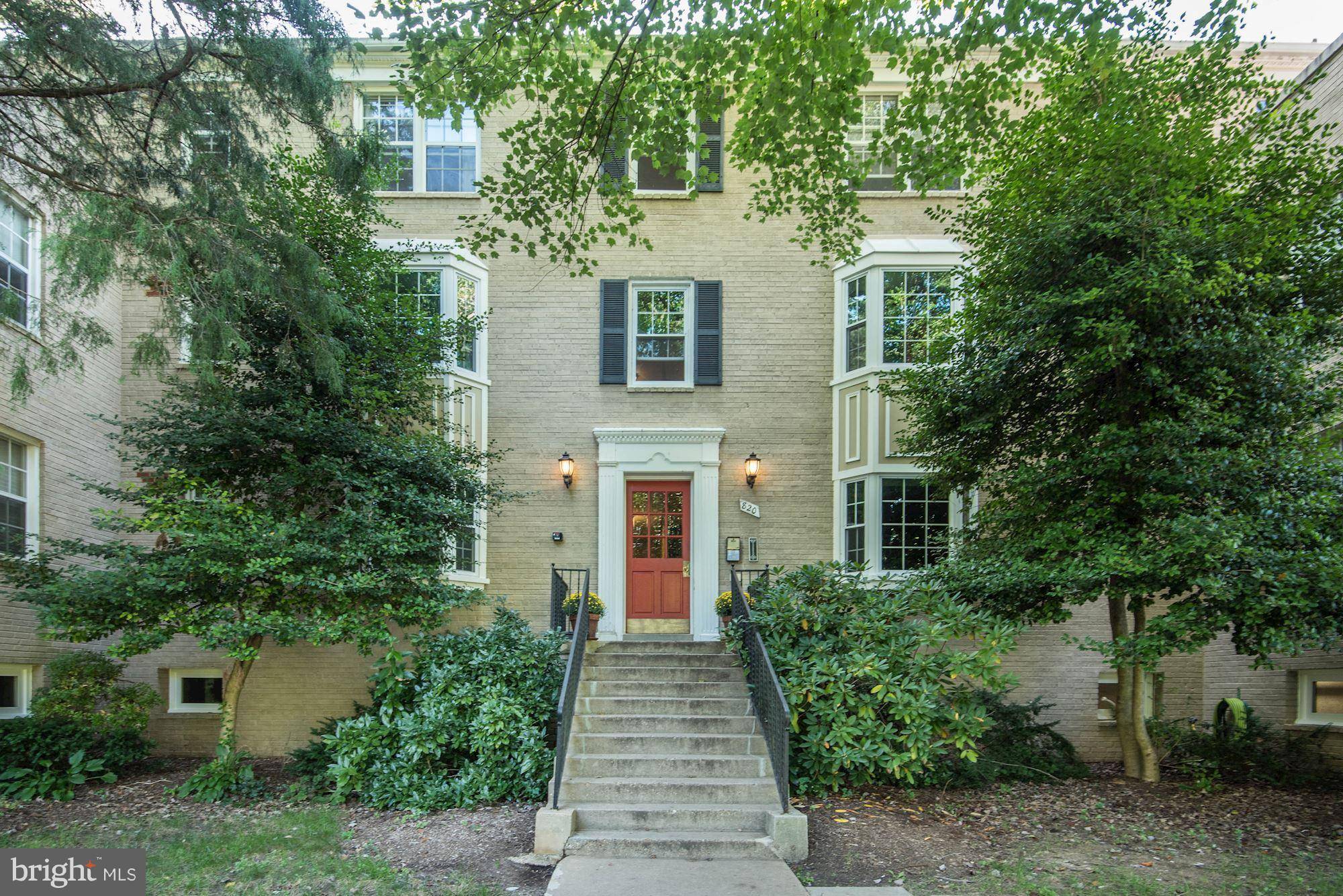 Arlington, VA 22204,820 ARLINGTON MILL DR #3-301