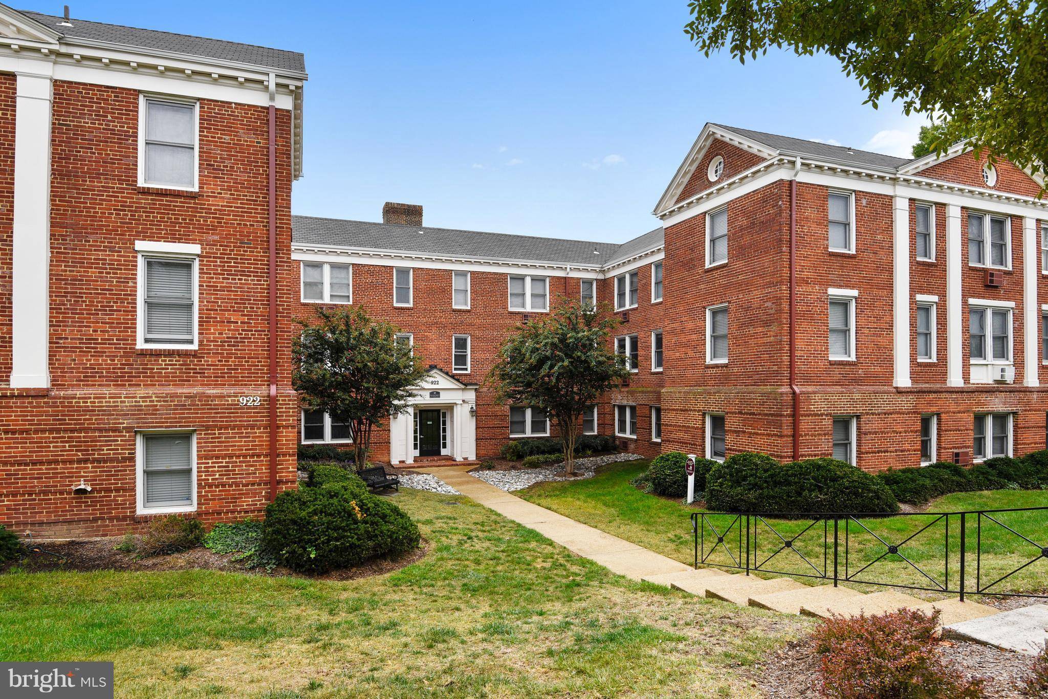 Alexandria, VA 22314,922 WASHINGTON ST S #206