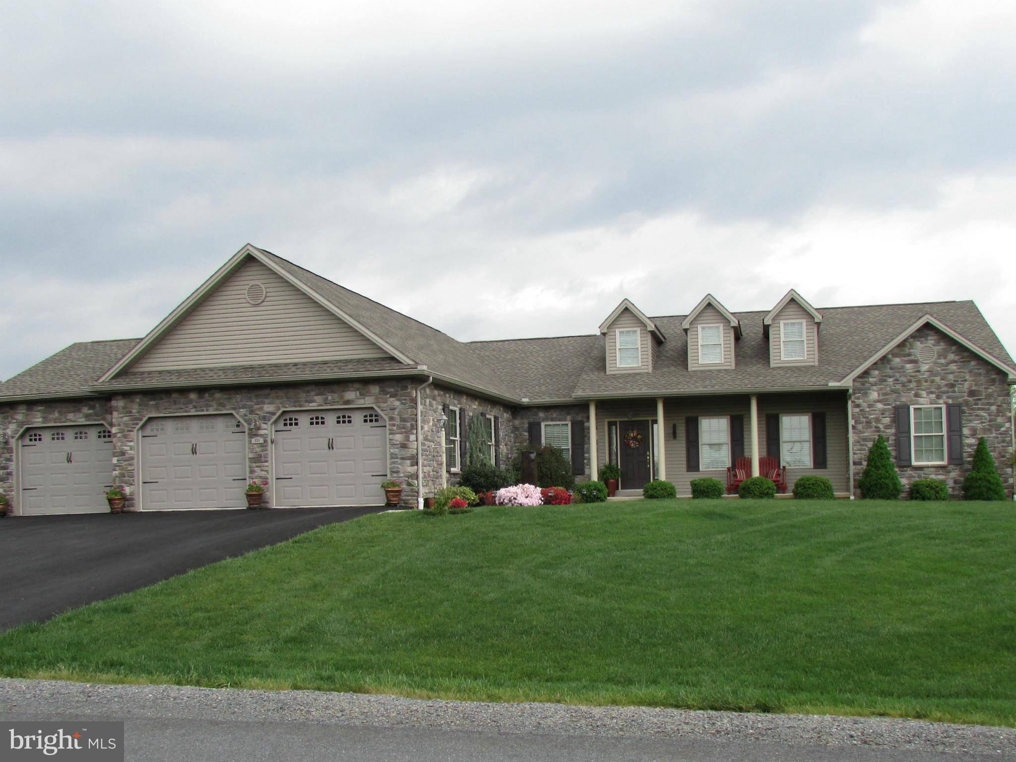 Chambersburg, PA 17202,126 SUMMER BREEZE LN