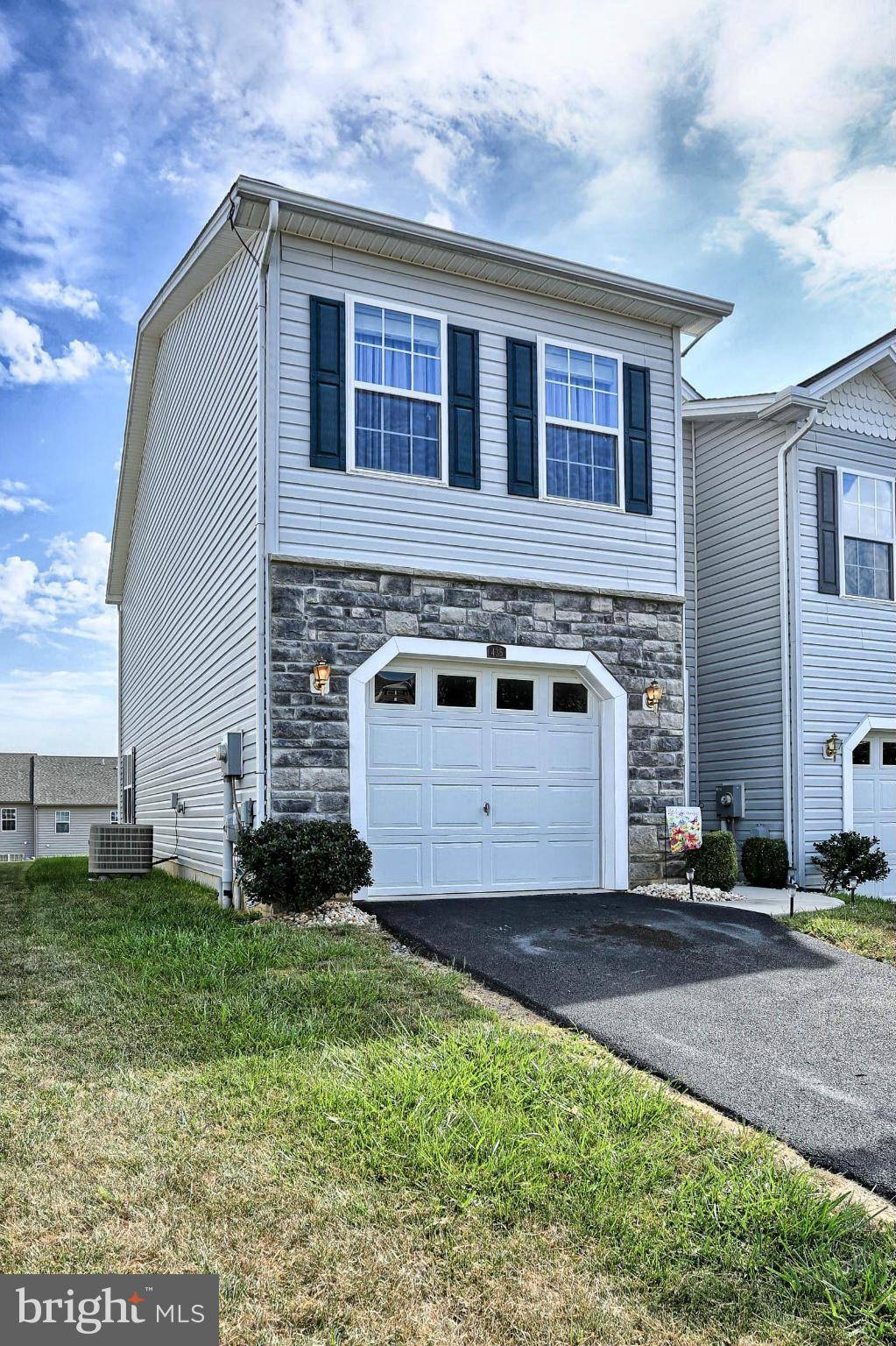 Chambersburg, PA 17201,435 LANTERN LN