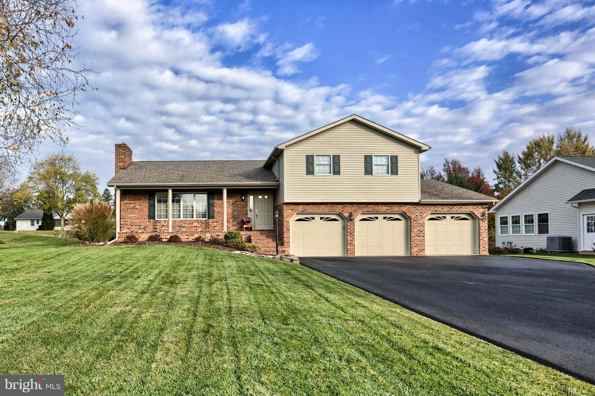 Chambersburg, PA 17202,3555 GLENEAGLES DR