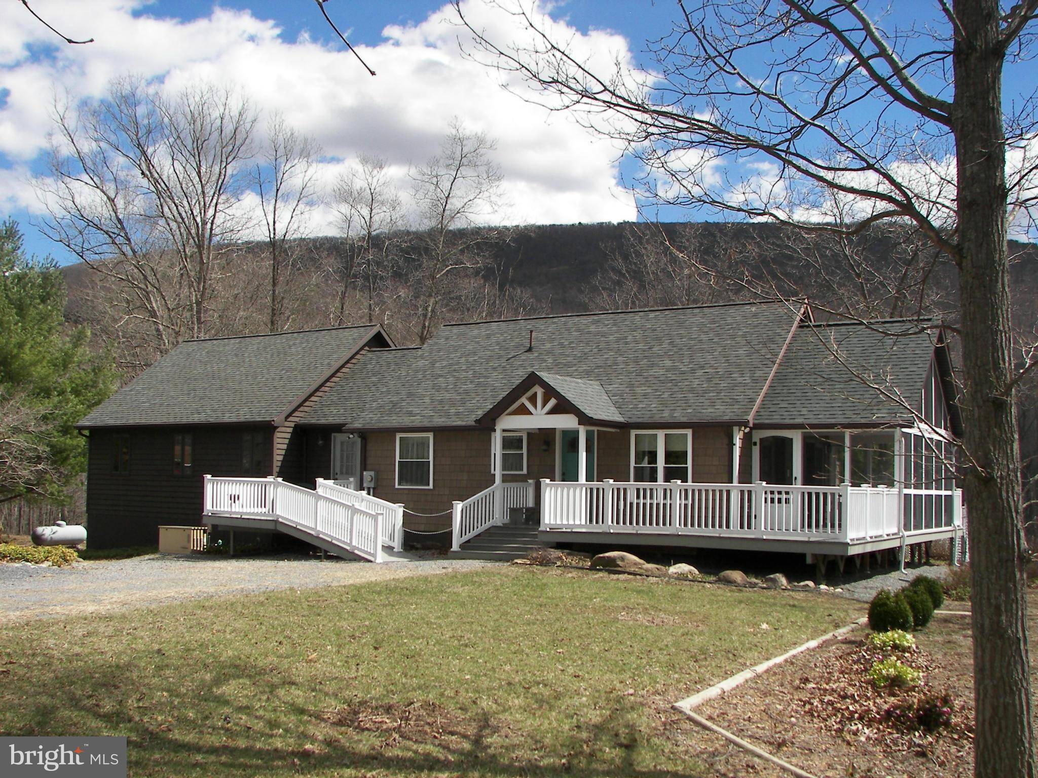 Great Cacapon, WV 25422,462 MEADOW WOOD CIR