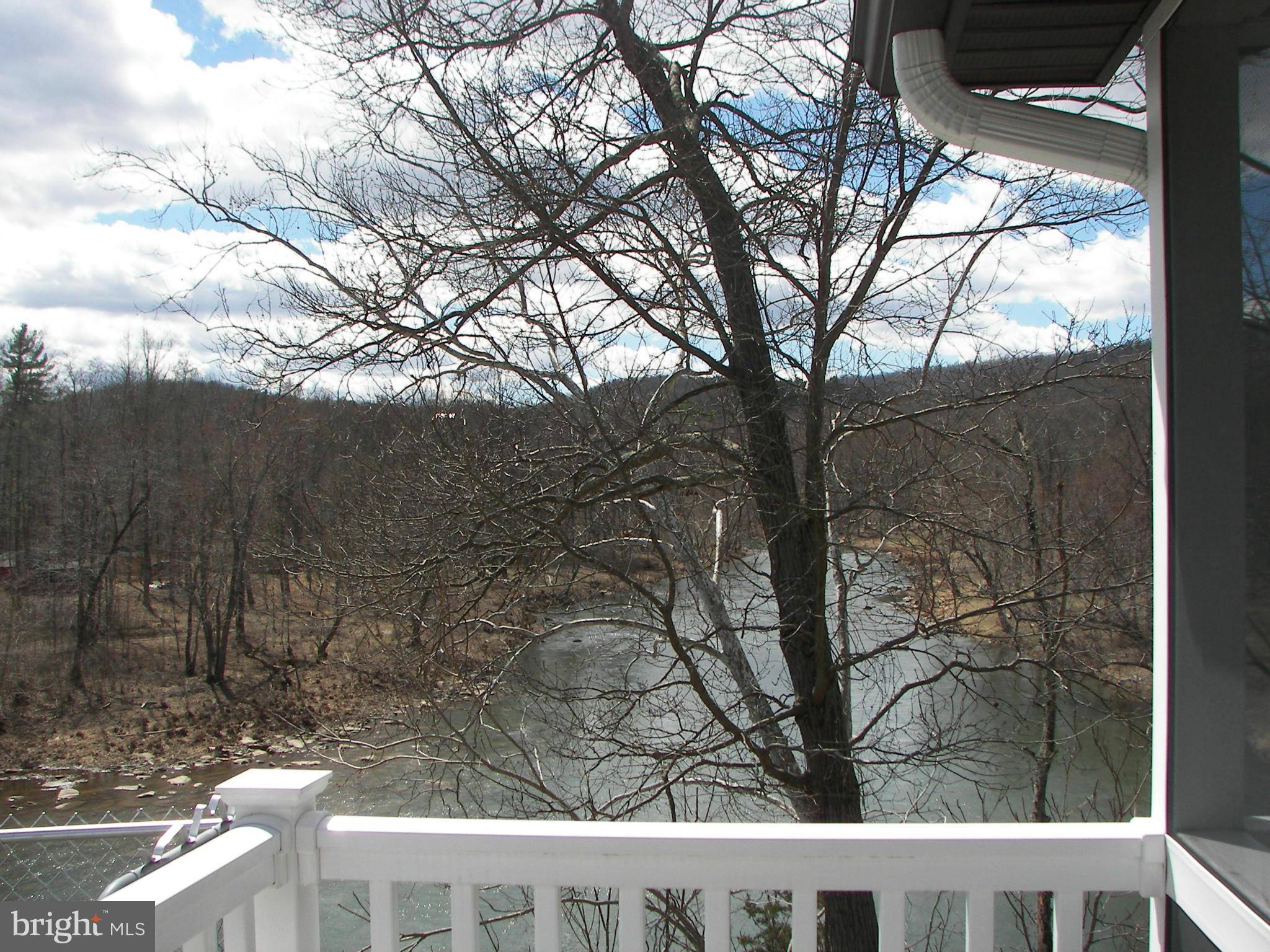 Great Cacapon, WV 25422,462 MEADOW WOOD CIR