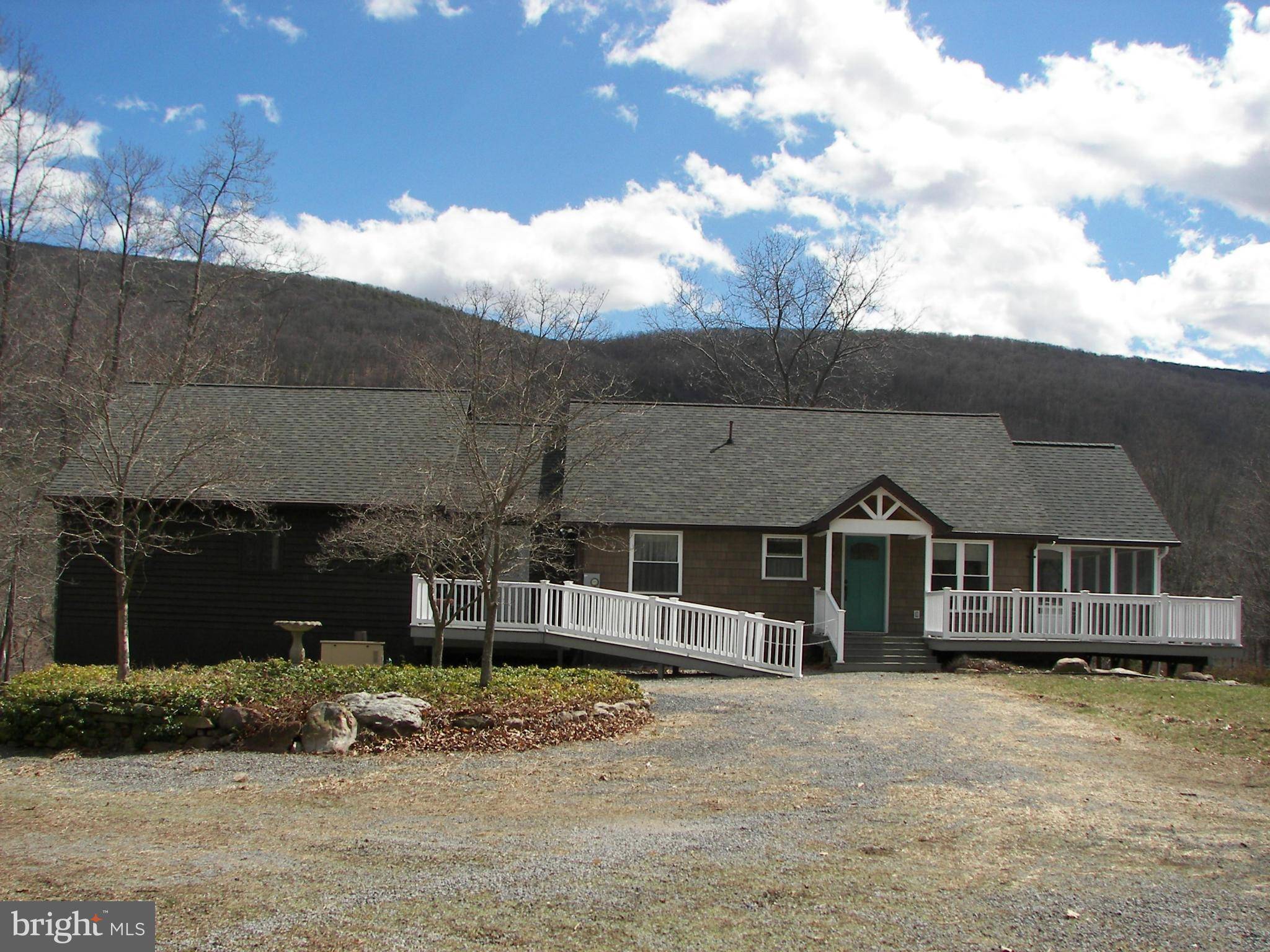 Great Cacapon, WV 25422,462 MEADOW WOOD CIR