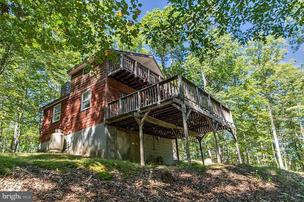 Great Cacapon, WV 25422,427 CEDAR RUN LN