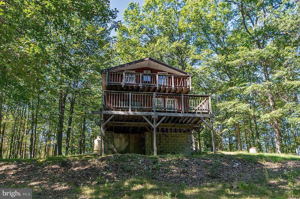 Great Cacapon, WV 25422,427 CEDAR RUN LN