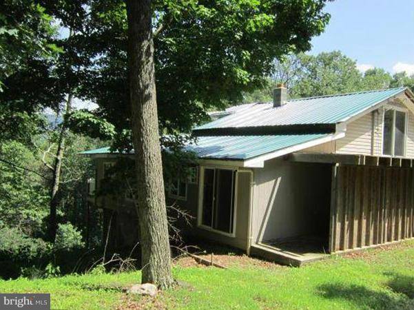 Great Cacapon, WV 25422,449 BEARS LOPE LN