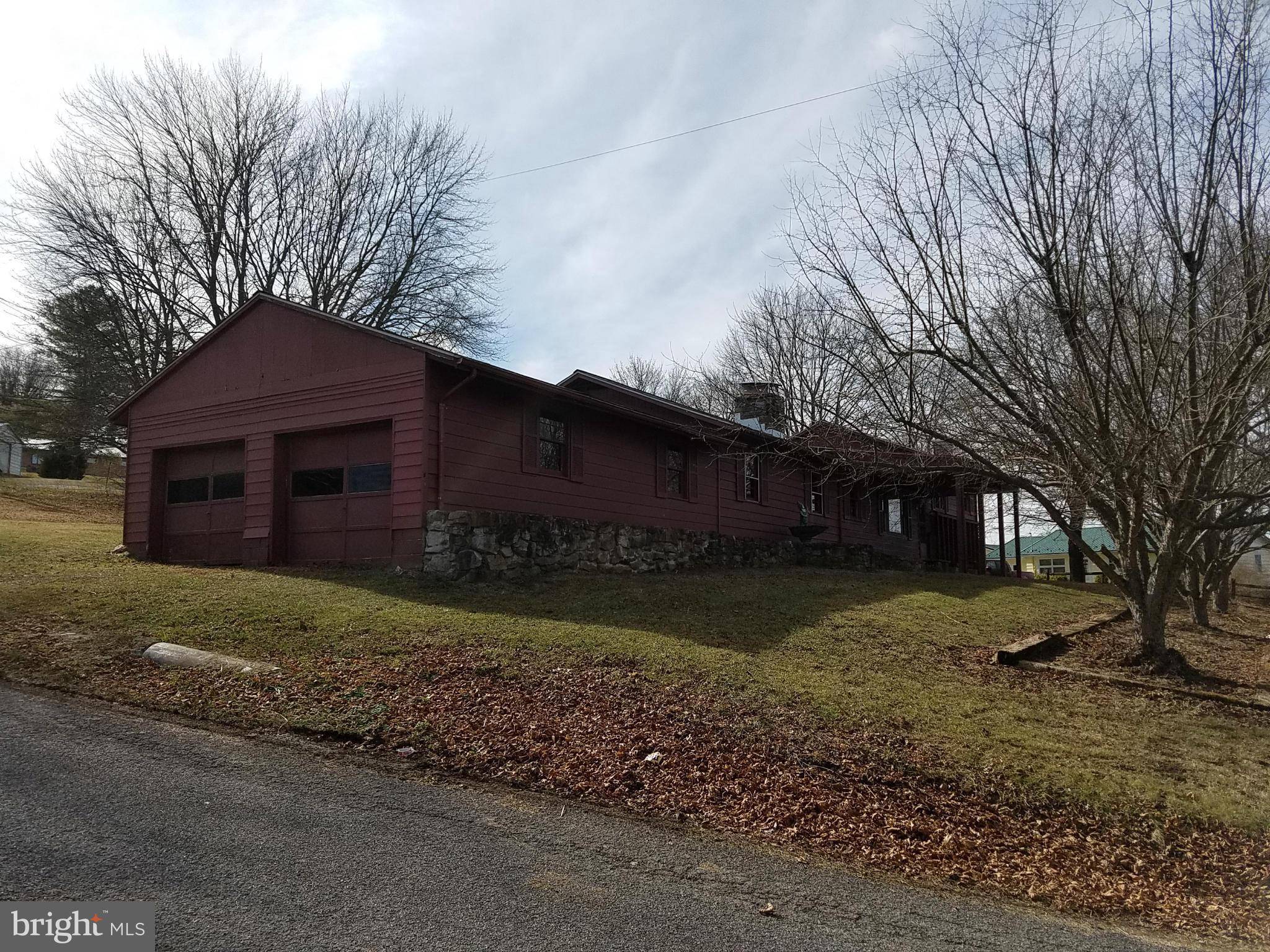 Paw Paw, WV 25434,303 MOSER AVE