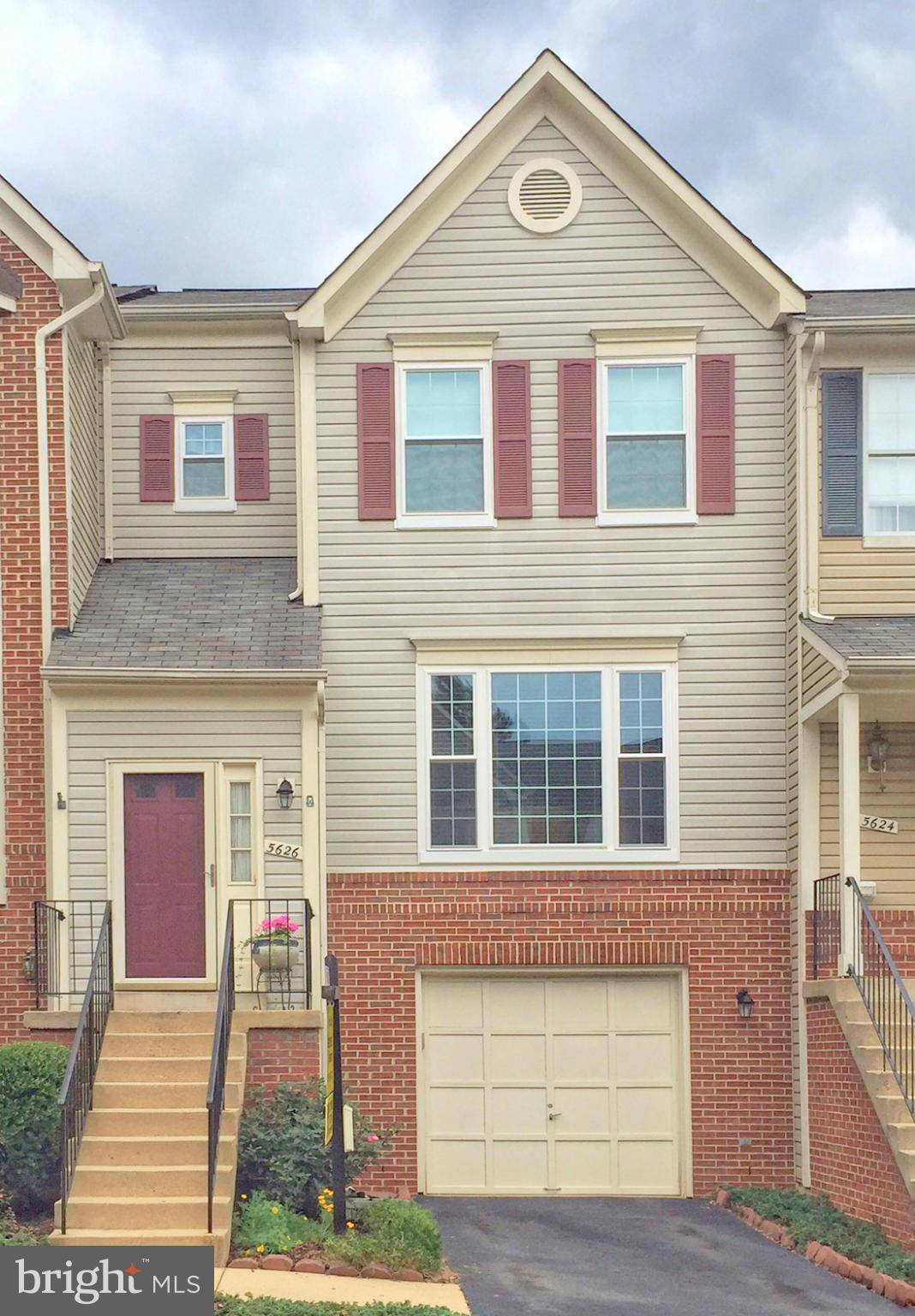 Alexandria, VA 22315,5626 GLENWOOD MEWS DR