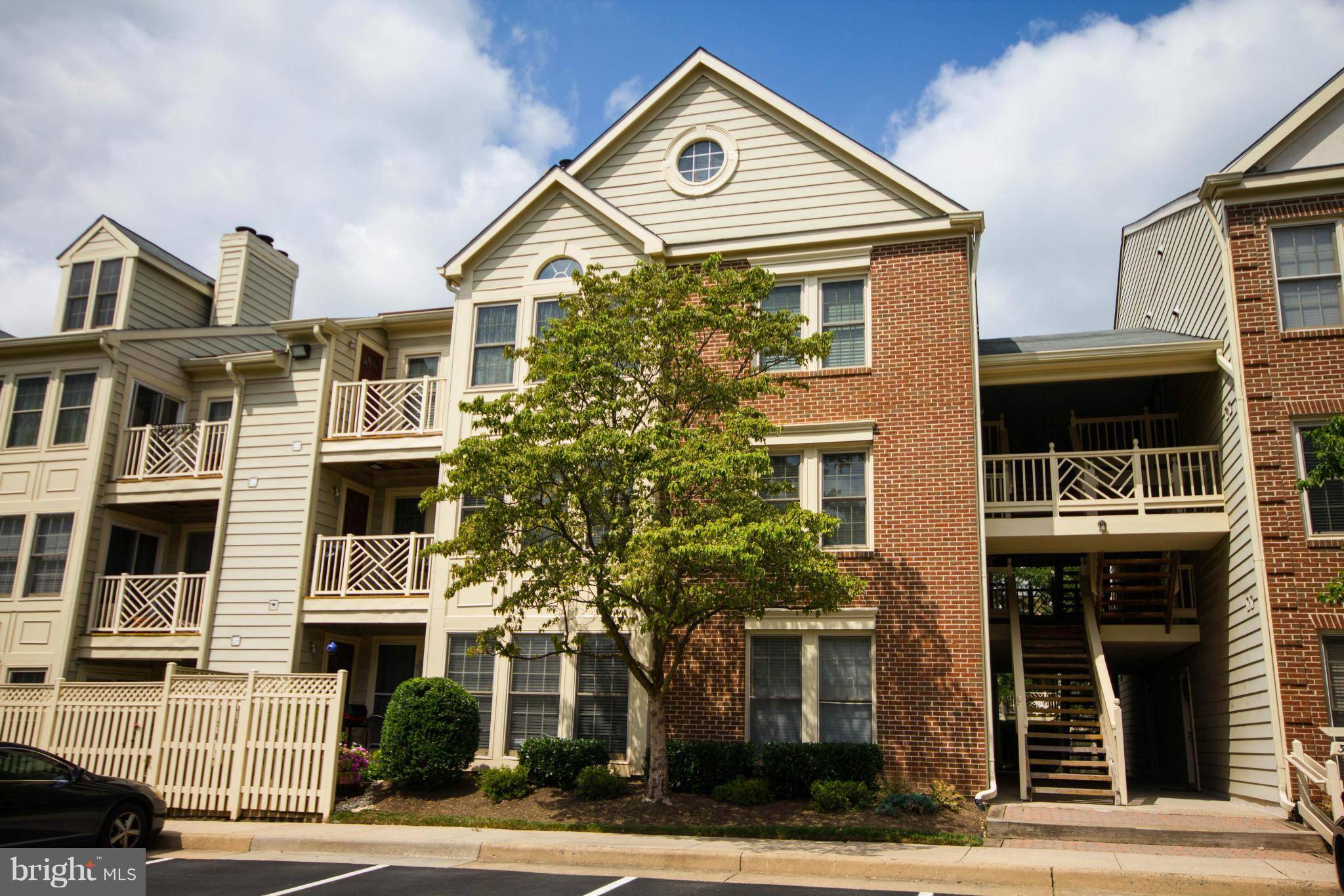 Fairfax, VA 22033,3800 RIDGE KNOLL CT #303B