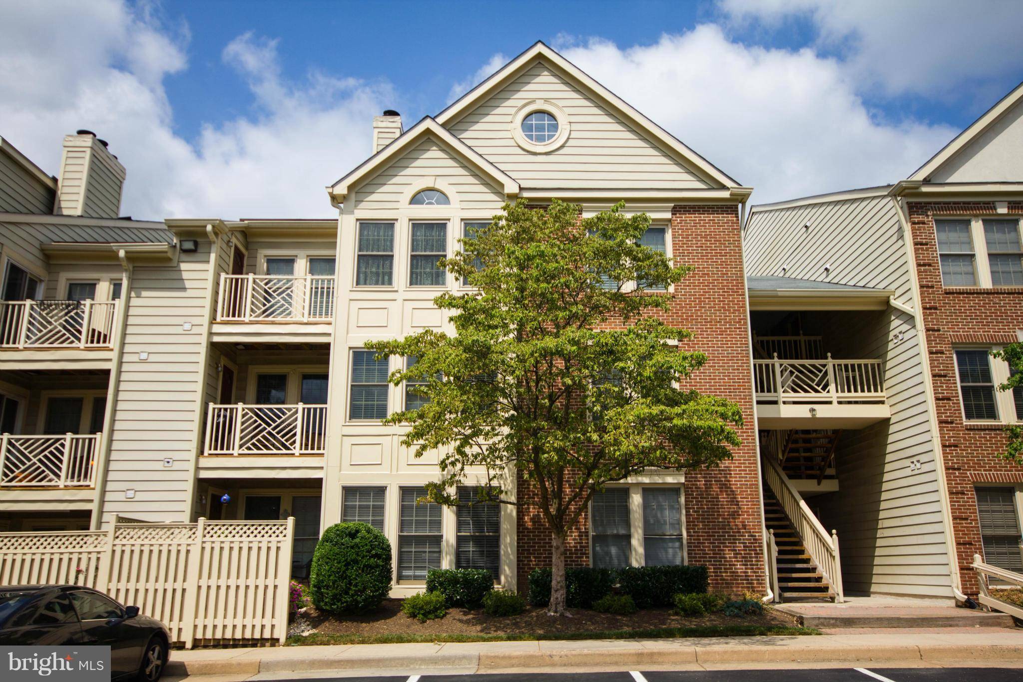 Fairfax, VA 22033,3800 RIDGE KNOLL CT #303B