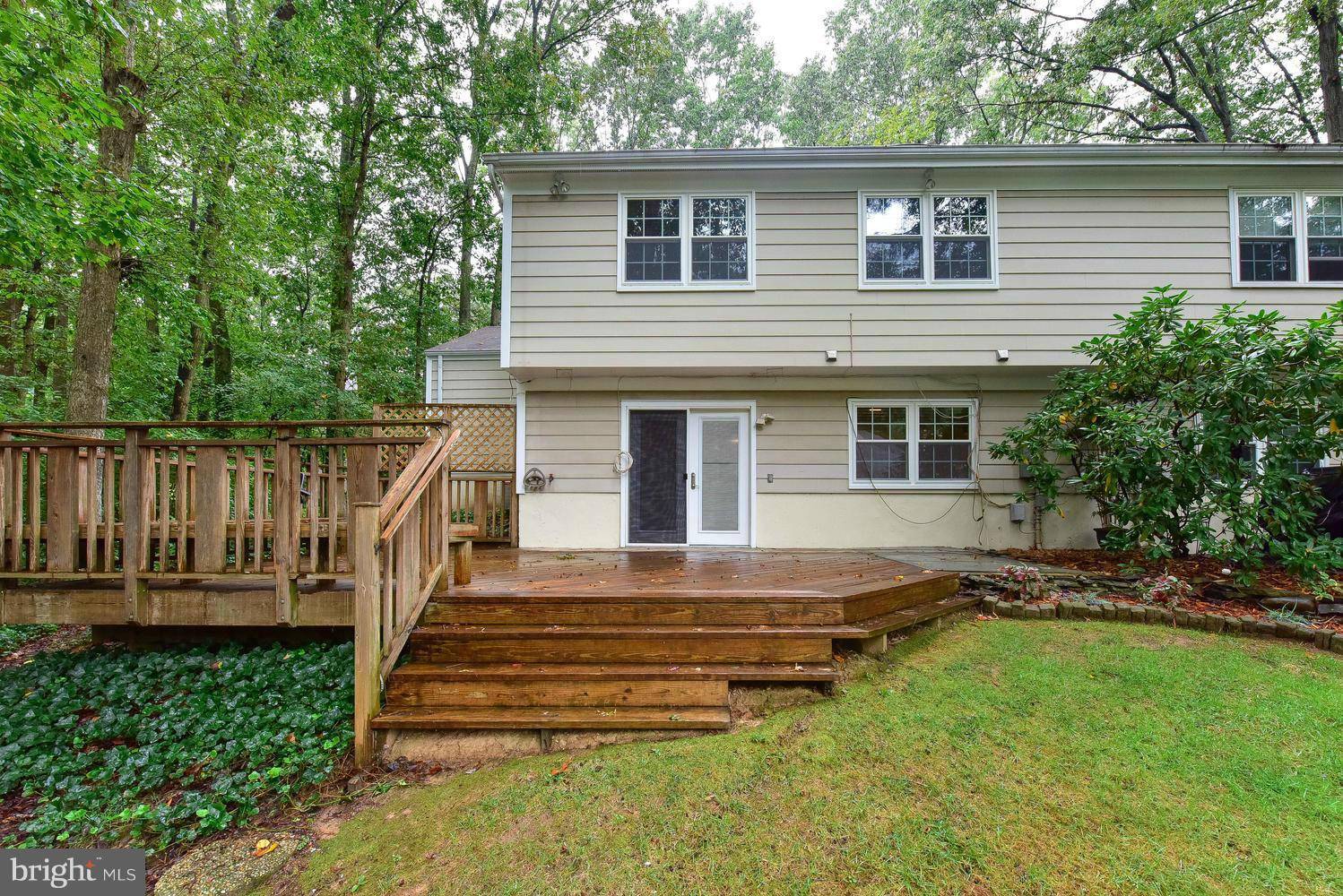 Burke, VA 22015,9925 HEMLOCK WOODS LN